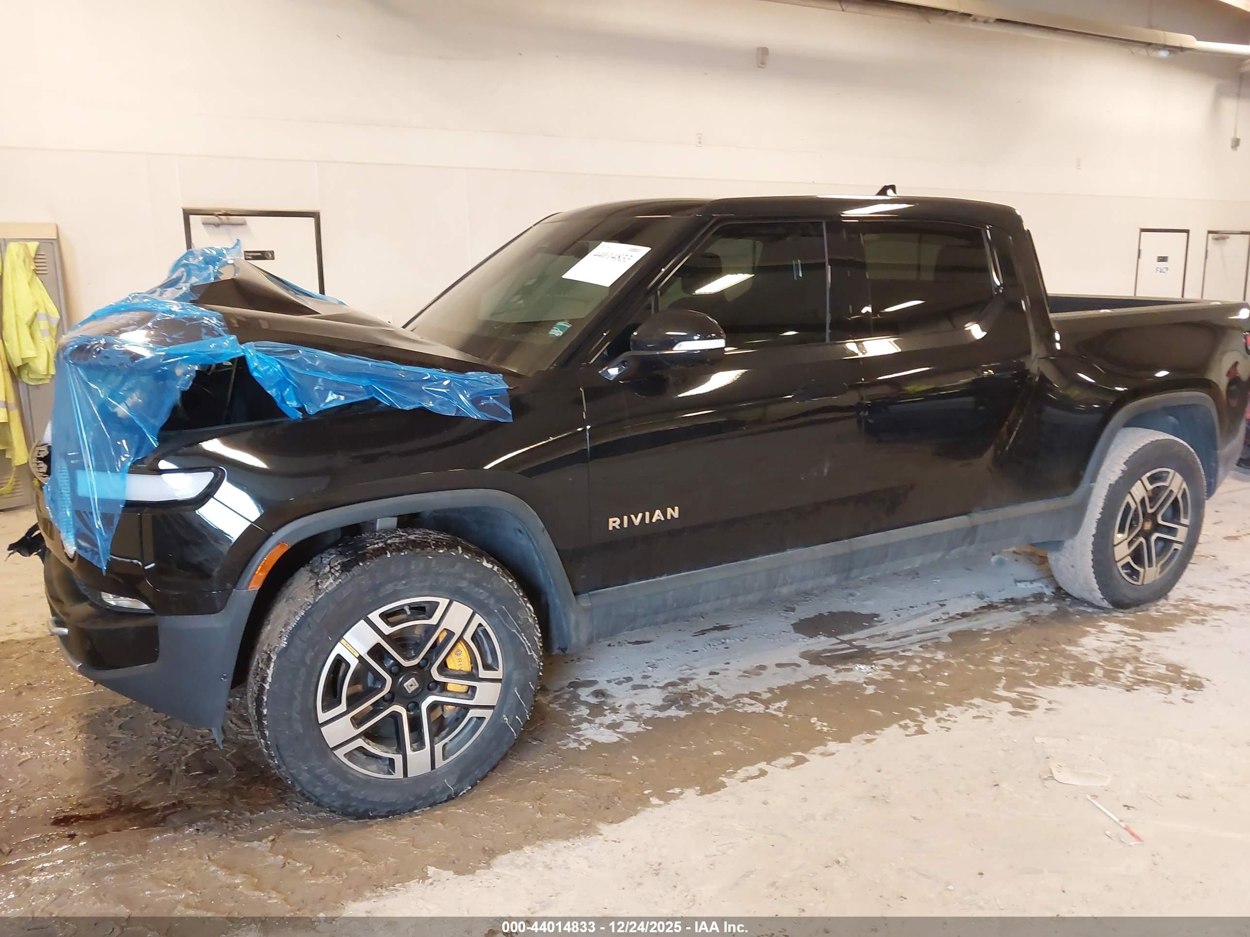RIVIAN R1T image 2