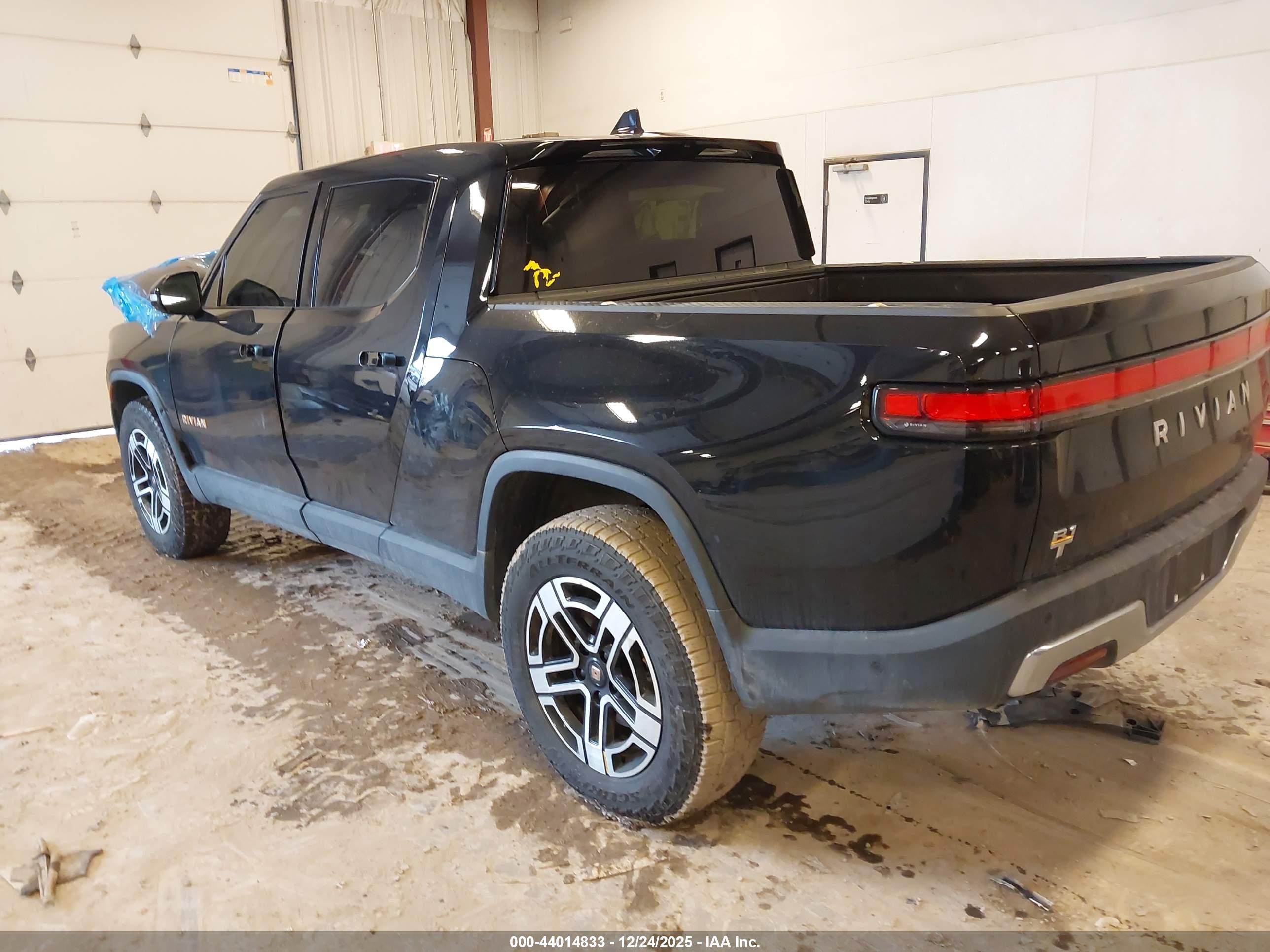 RIVIAN R1T image 3
