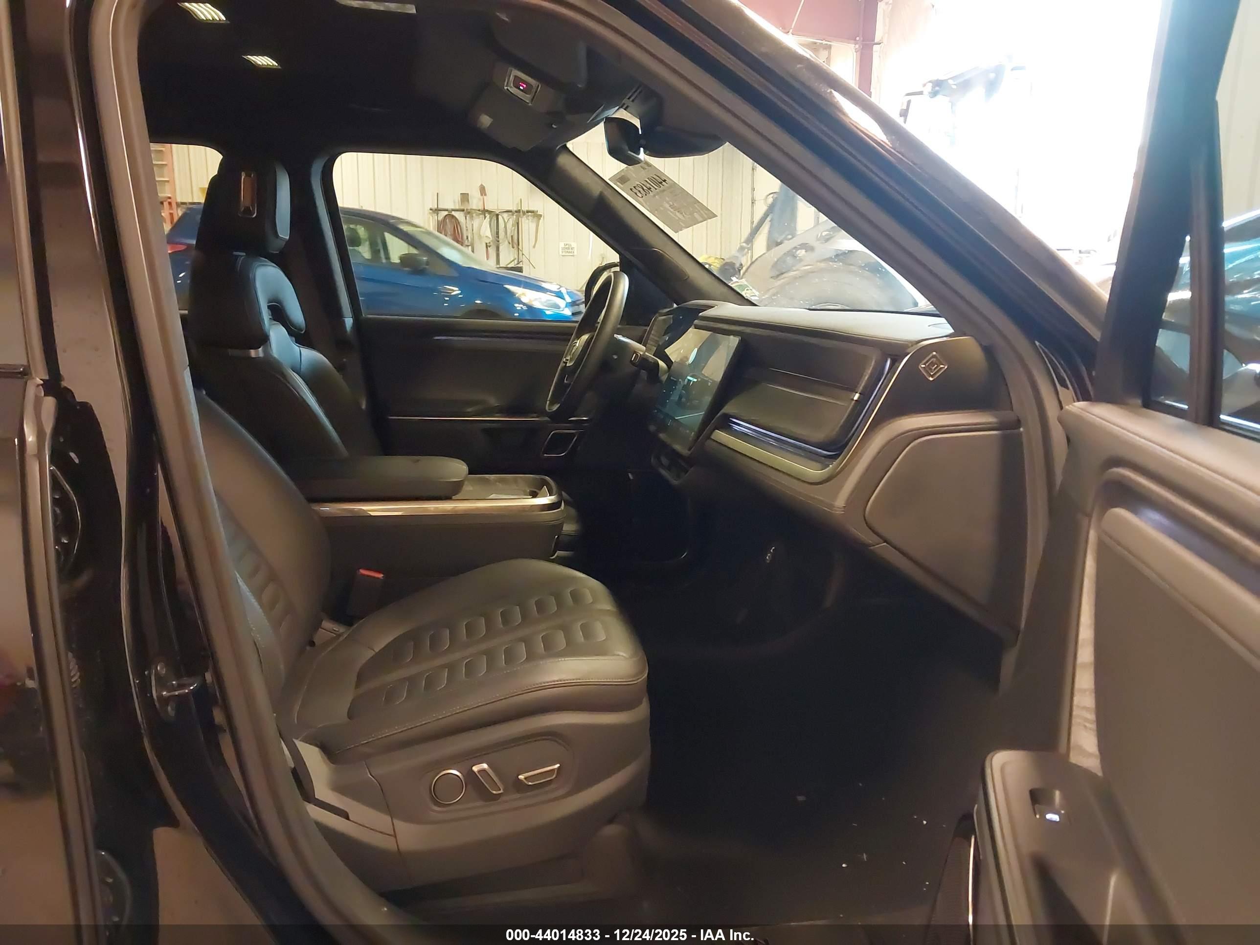 RIVIAN R1T image 5
