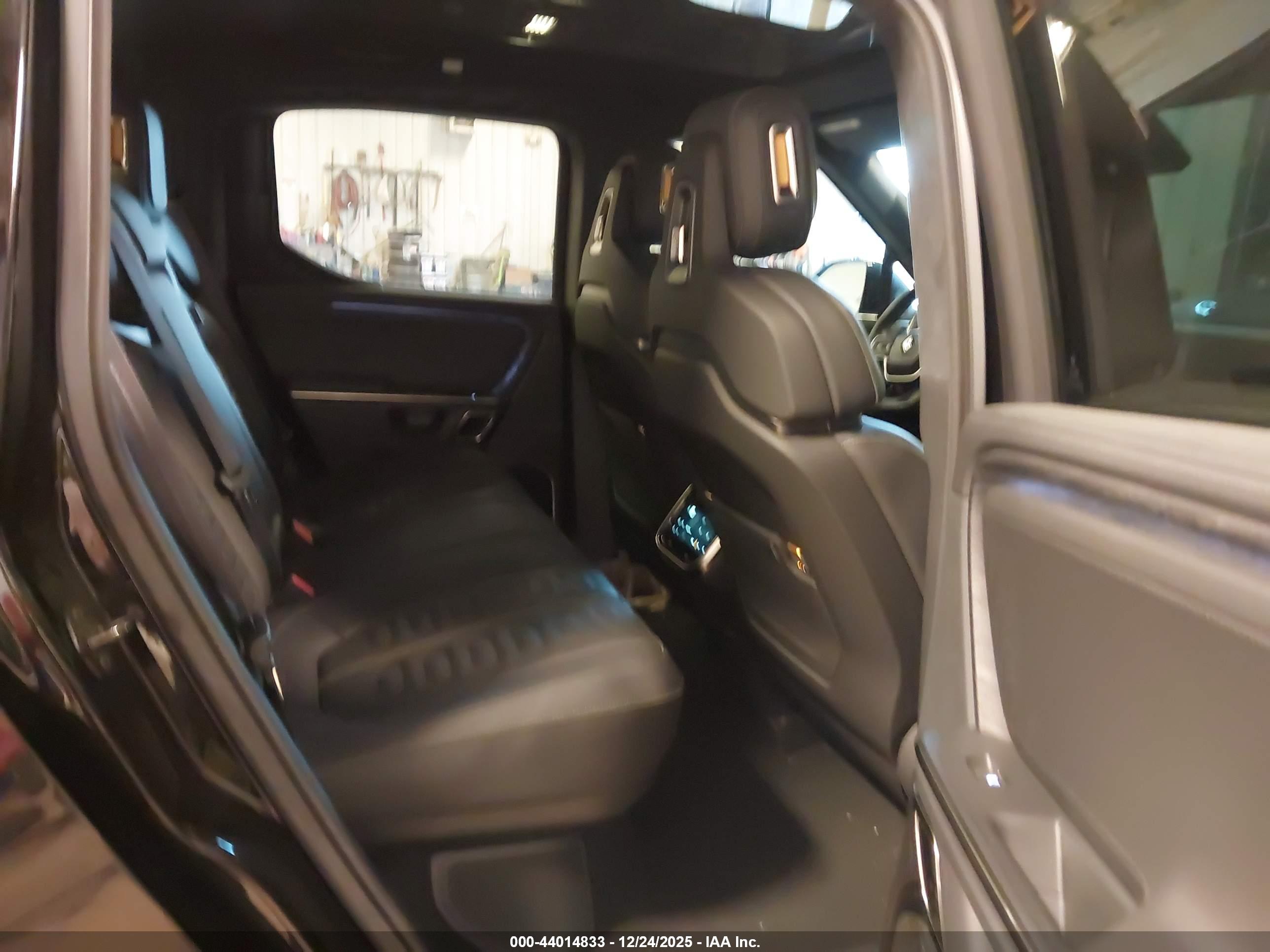 RIVIAN R1T image 8