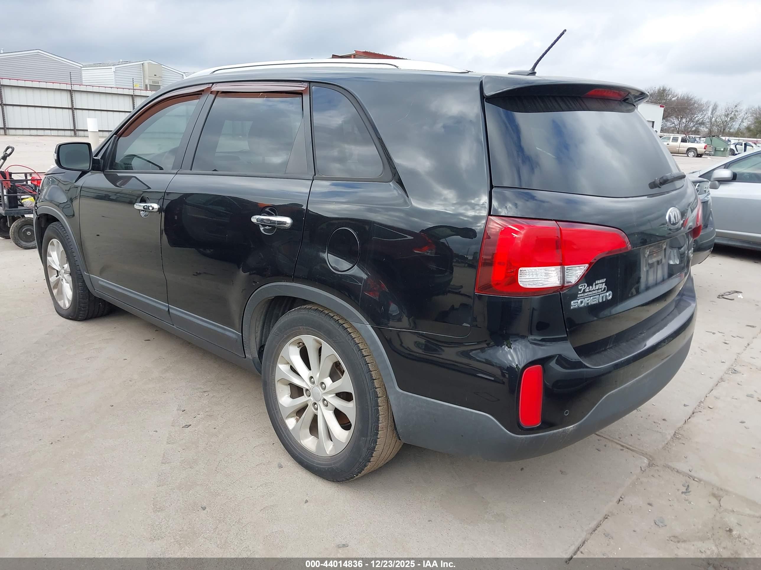 KIA SORENTO image 3