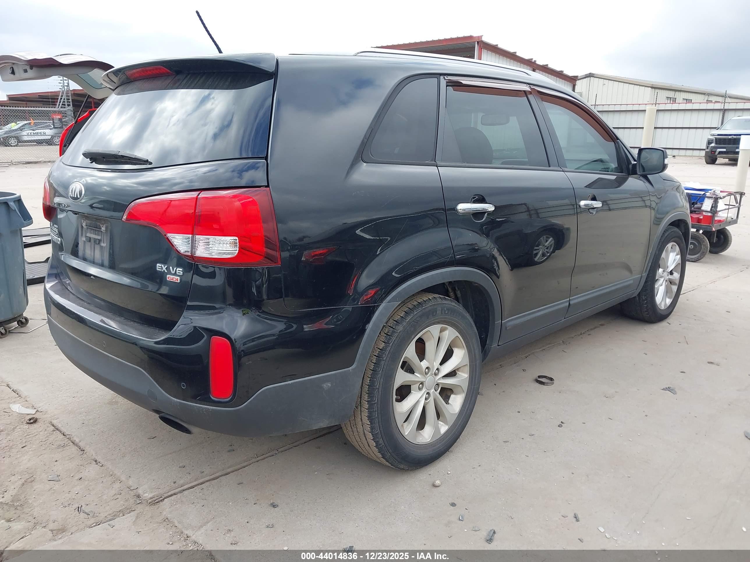 KIA SORENTO image 4