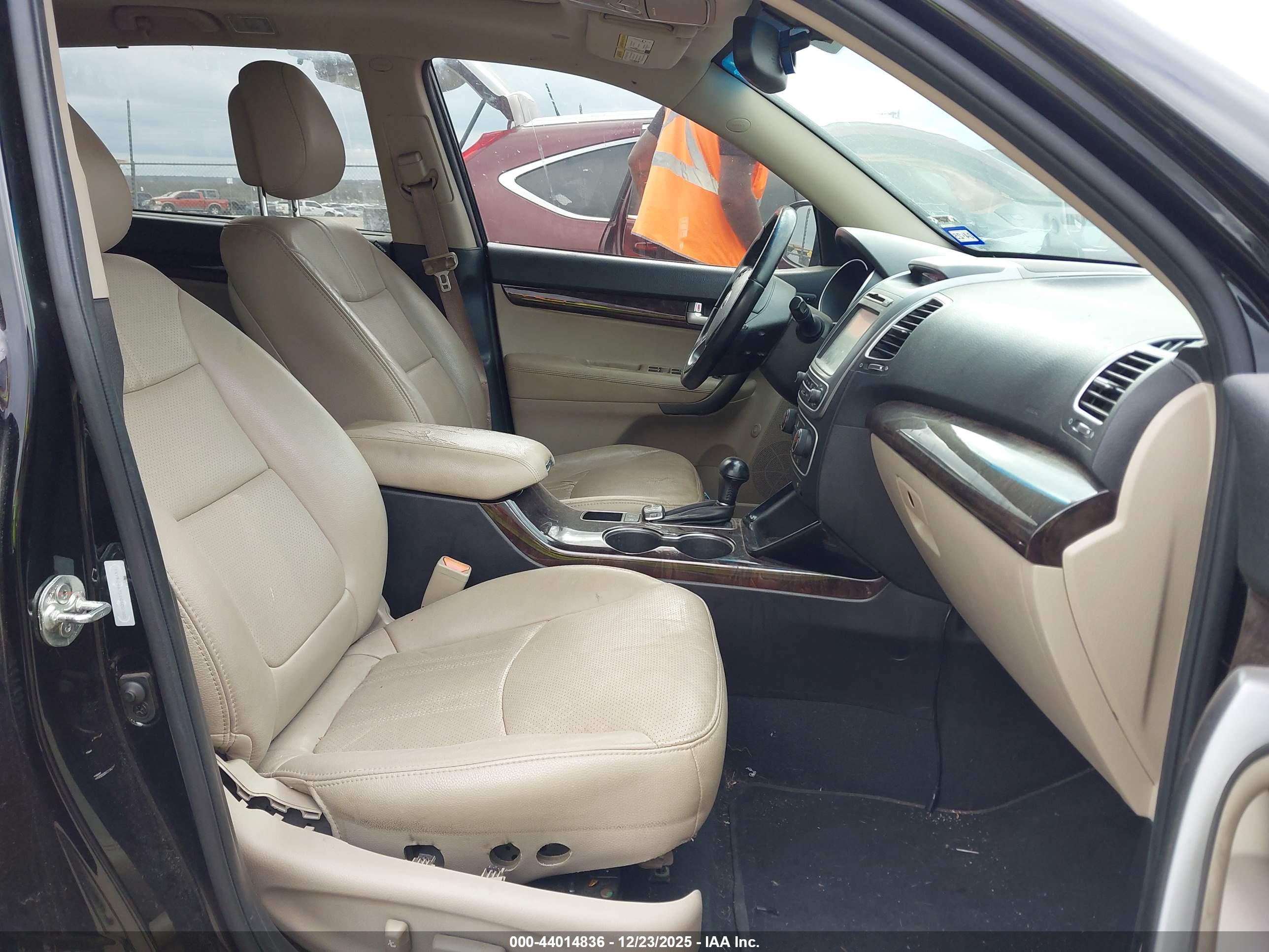 KIA SORENTO image 5