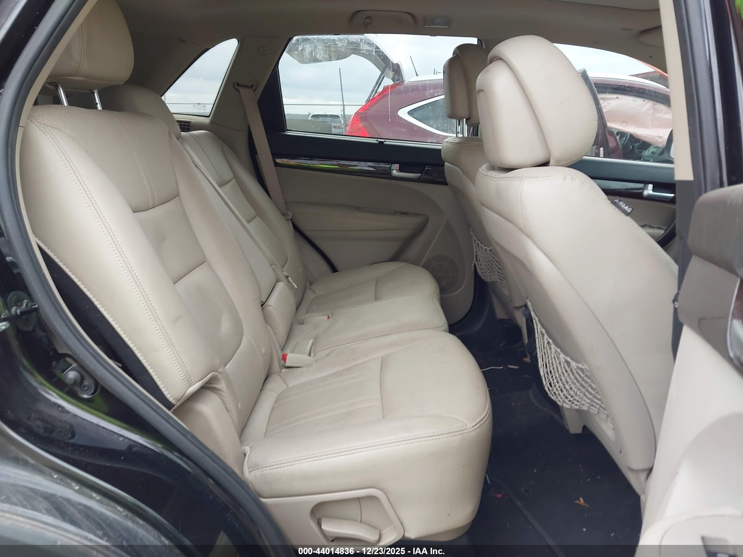 KIA SORENTO image 8