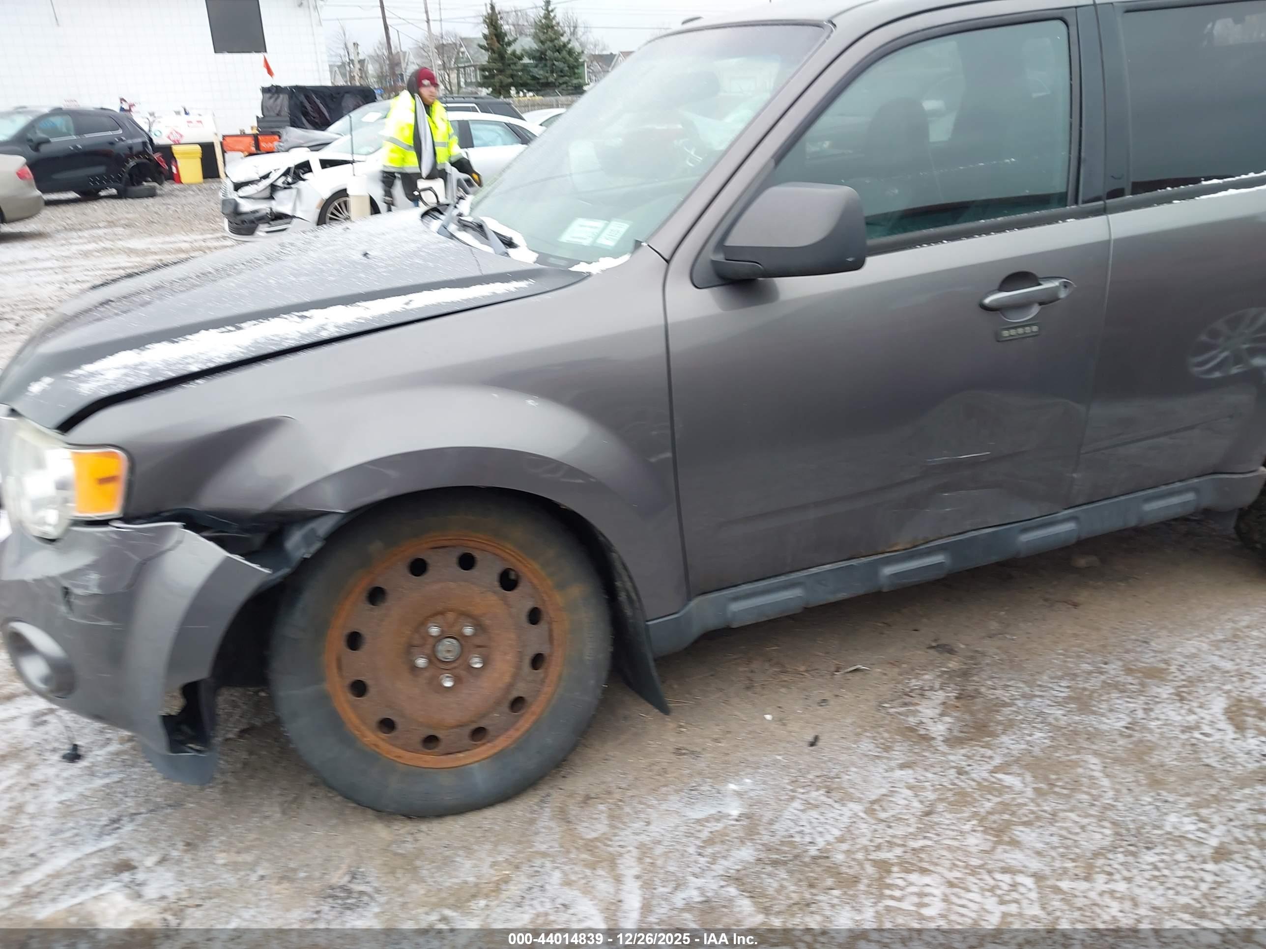 FORD ESCAPE image 6