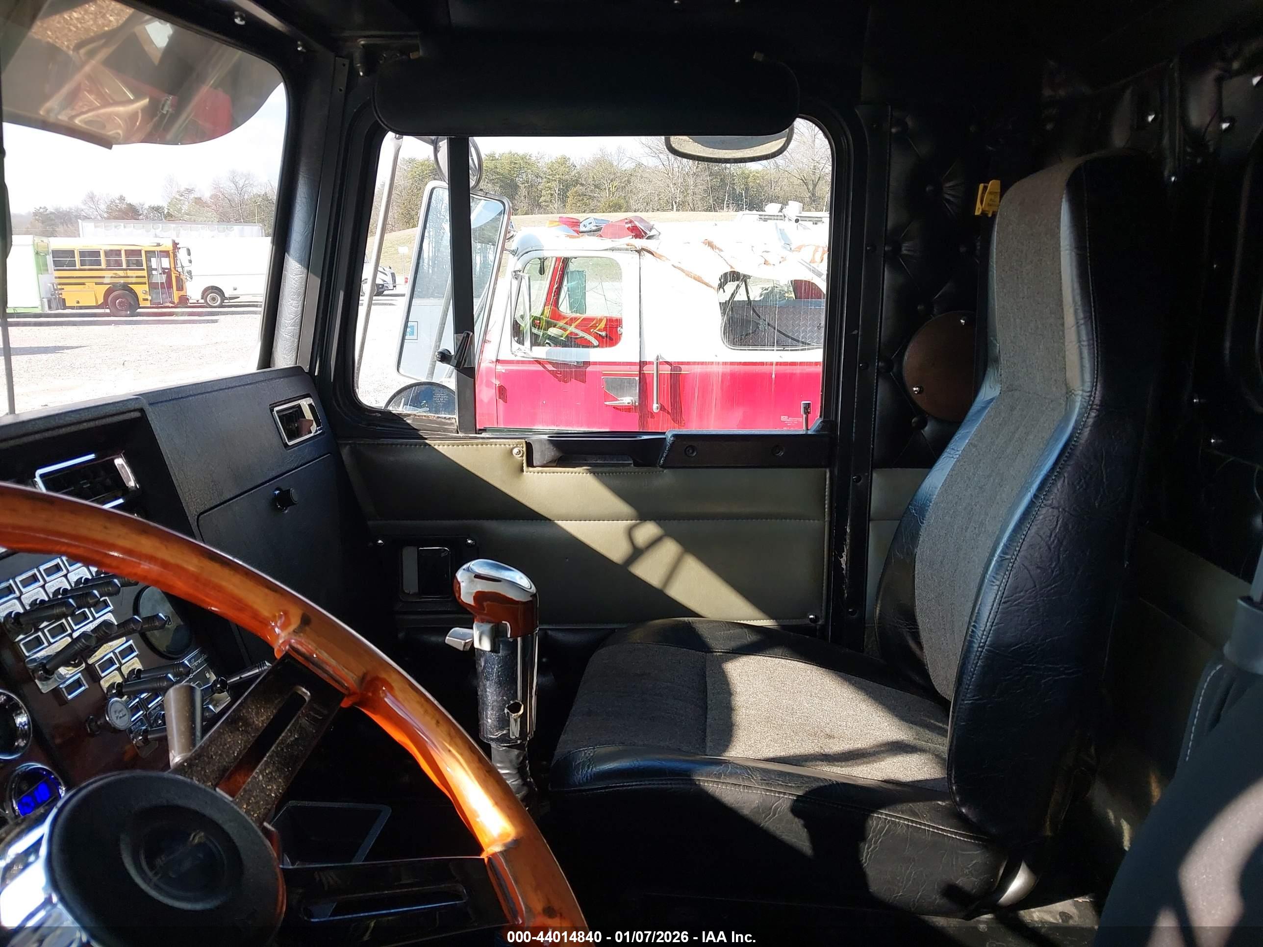 KENWORTH CONSTRUCTION image 7