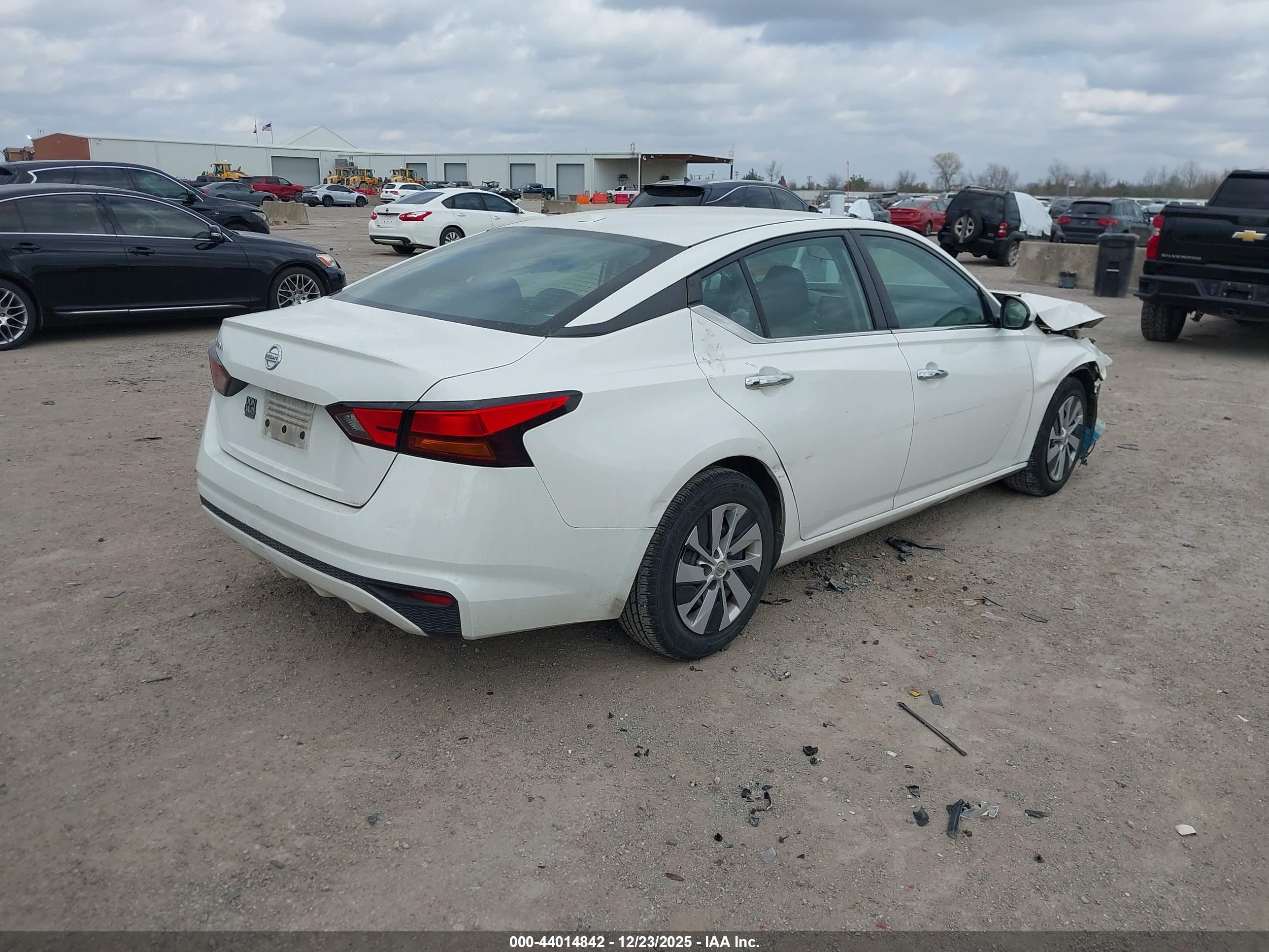 NISSAN ALTIMA image 4