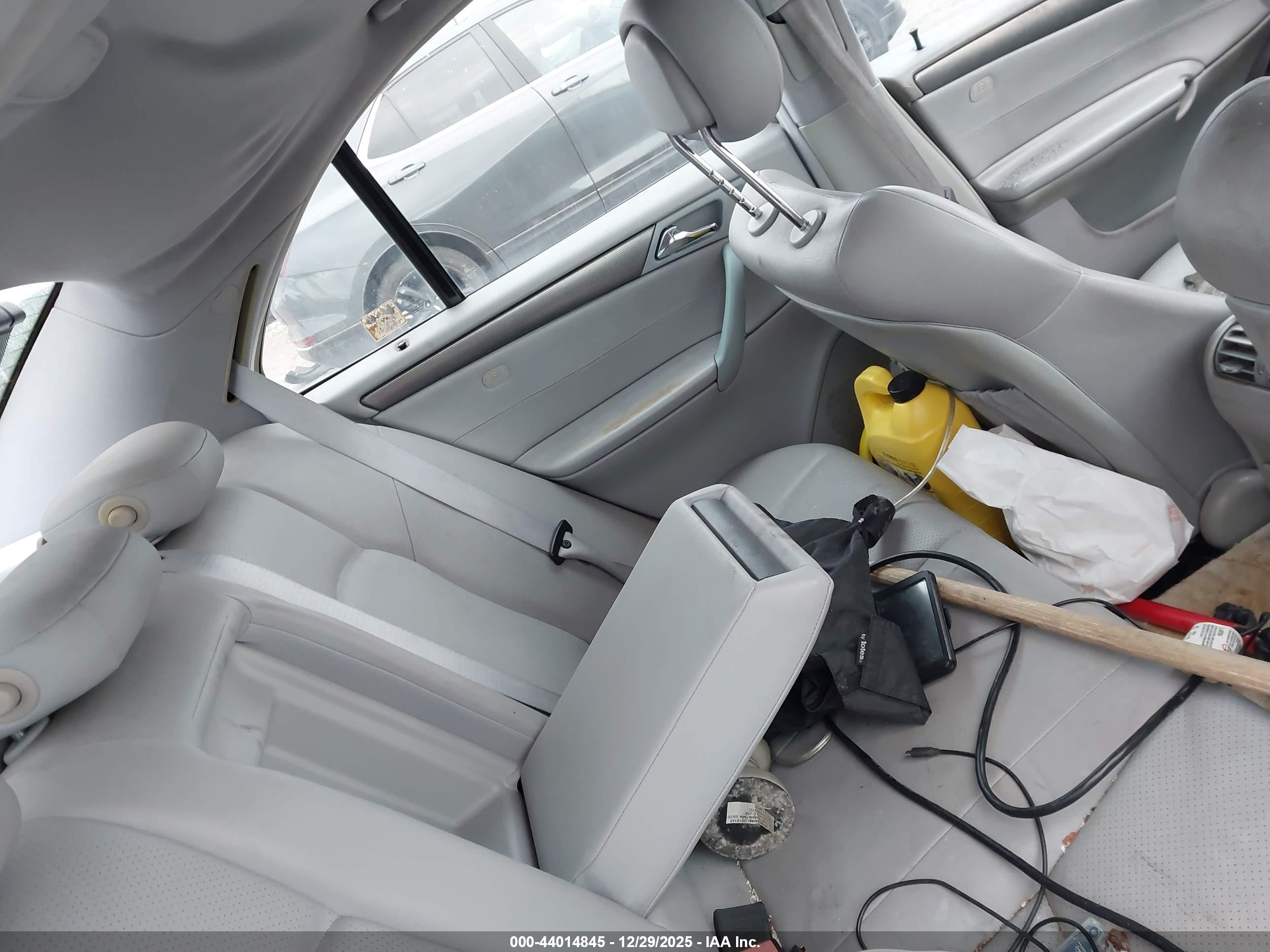 MERCEDES-BENZ C image 8