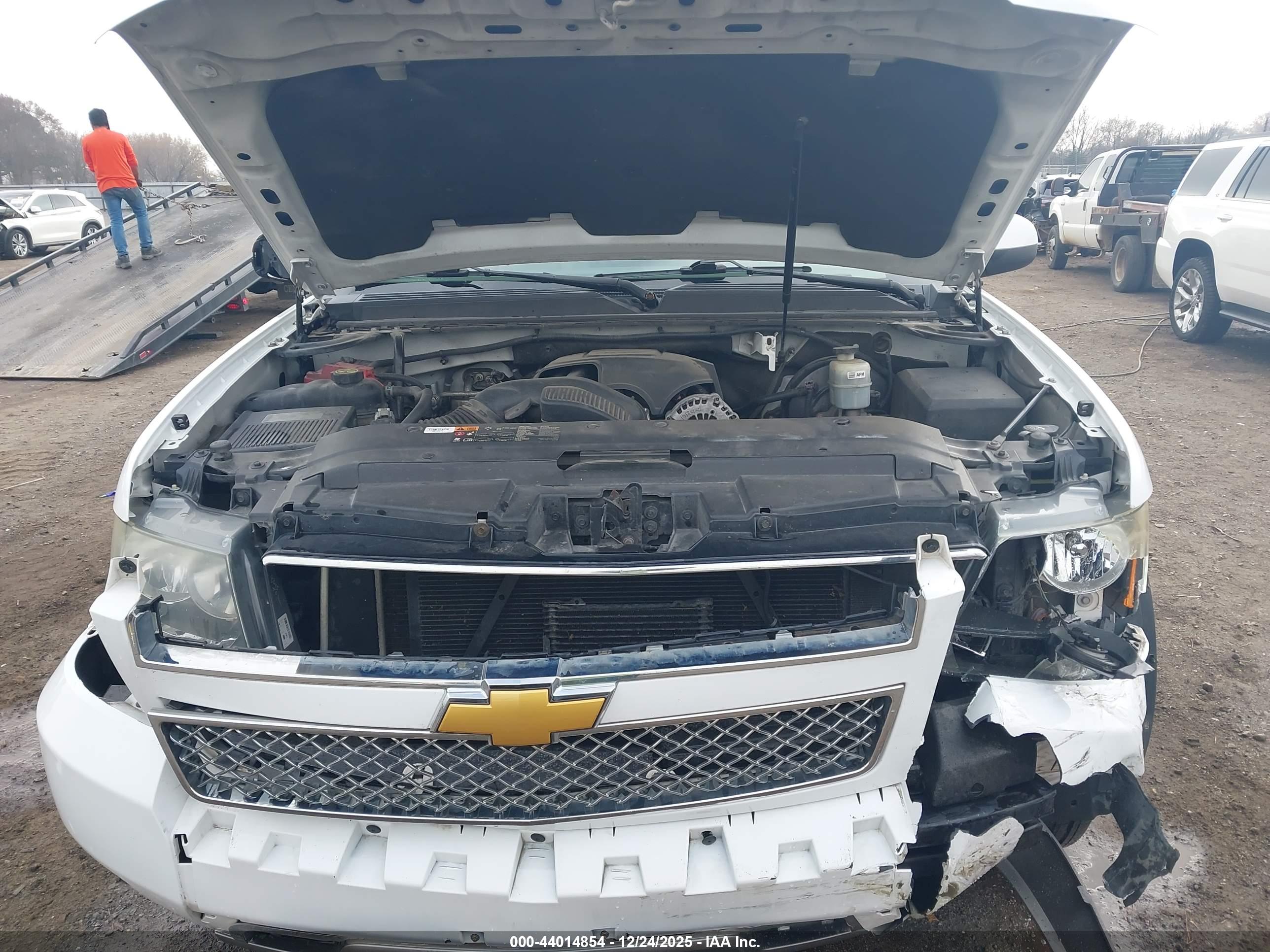 CHEVROLET TAHOE image 10