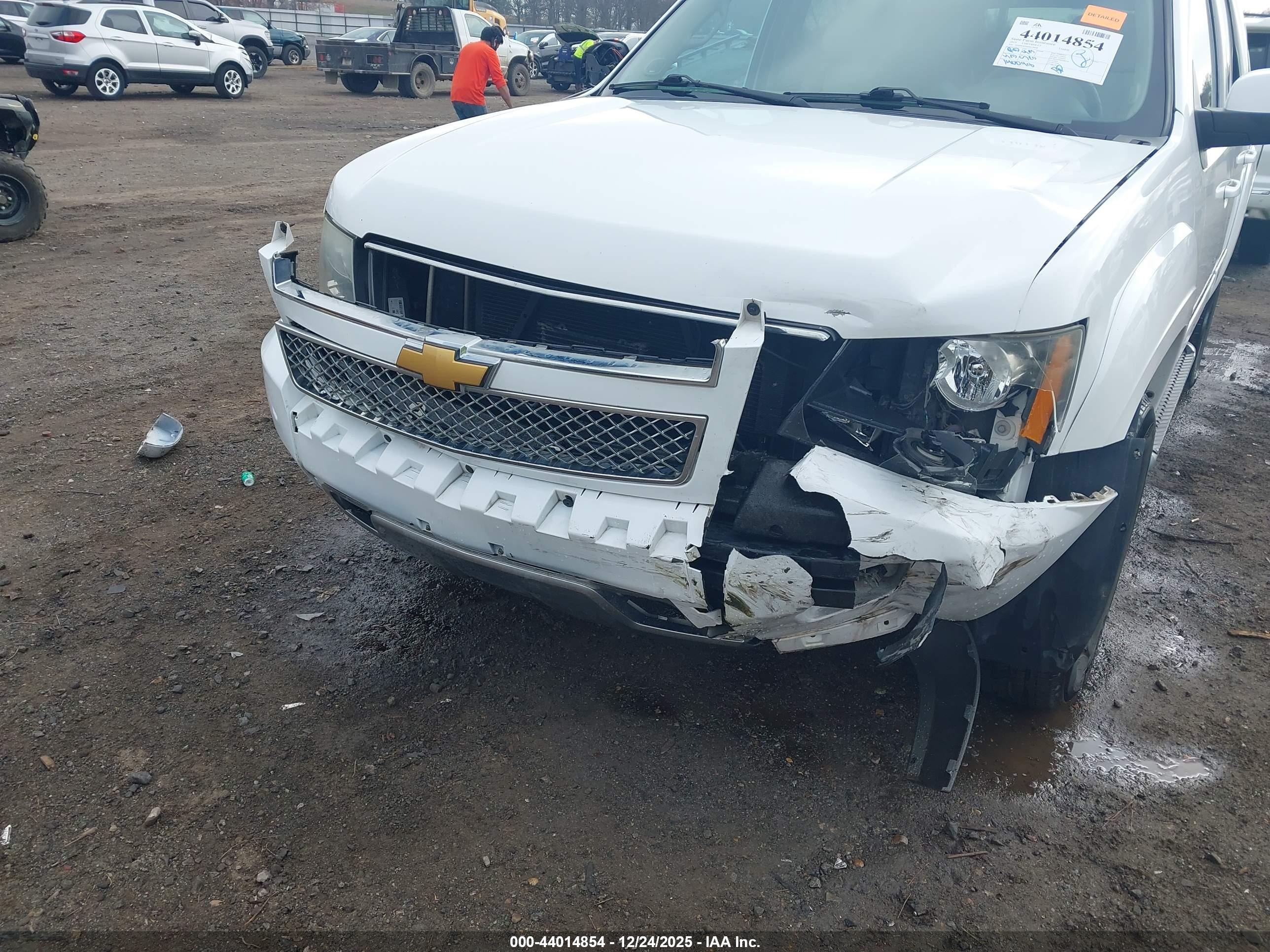 CHEVROLET TAHOE image 6