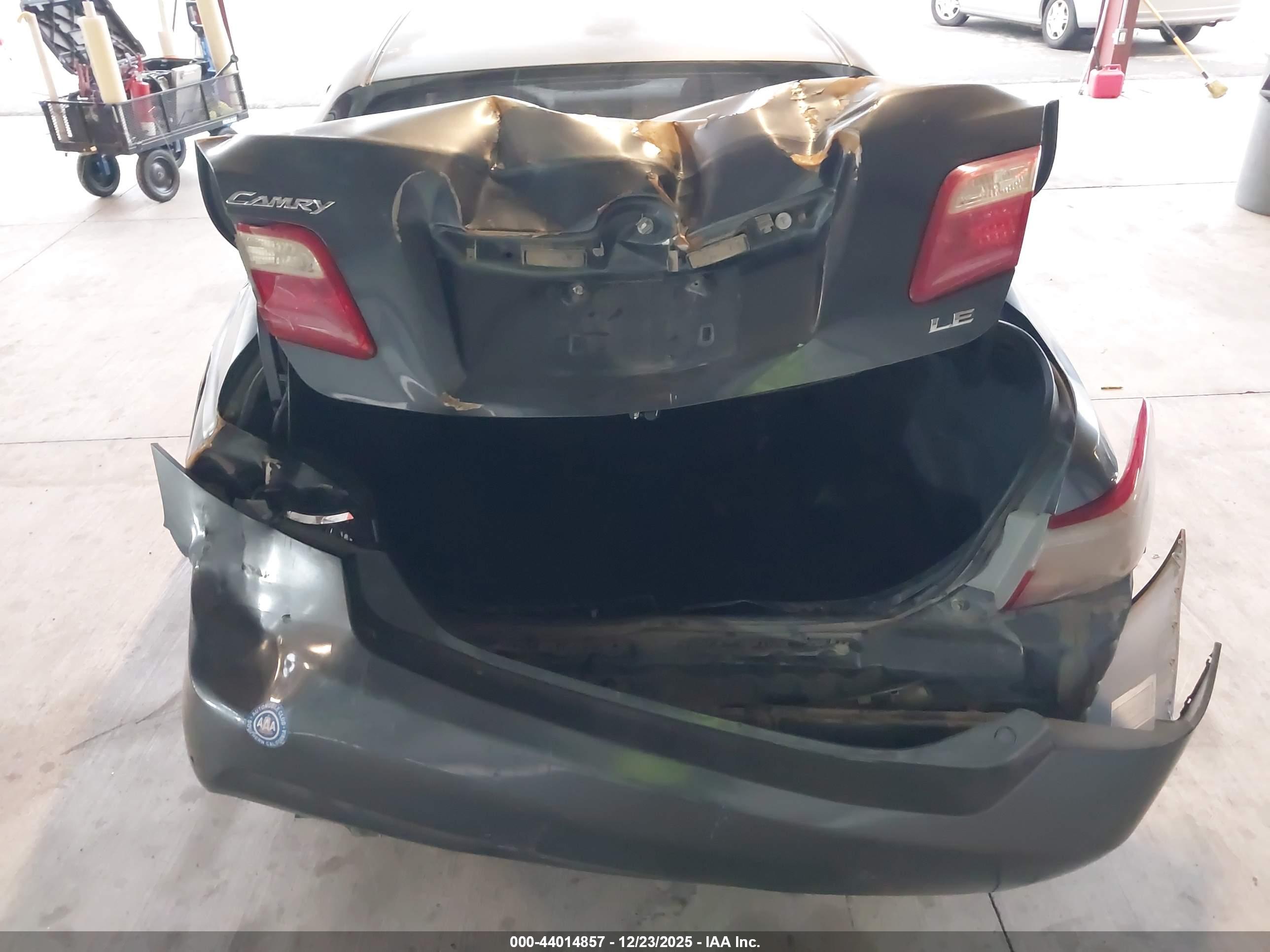 TOYOTA CAMRY image 6