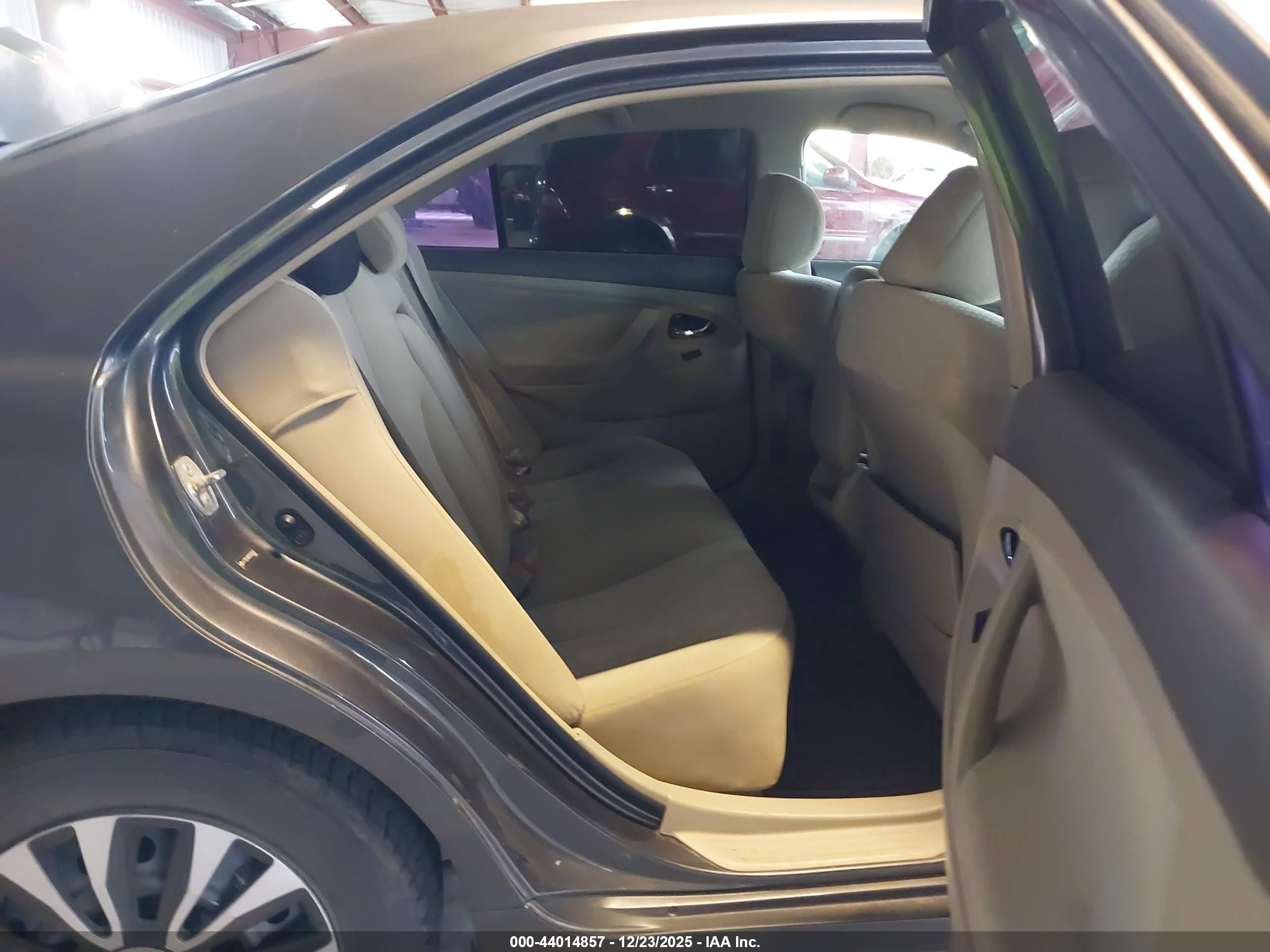 TOYOTA CAMRY image 8