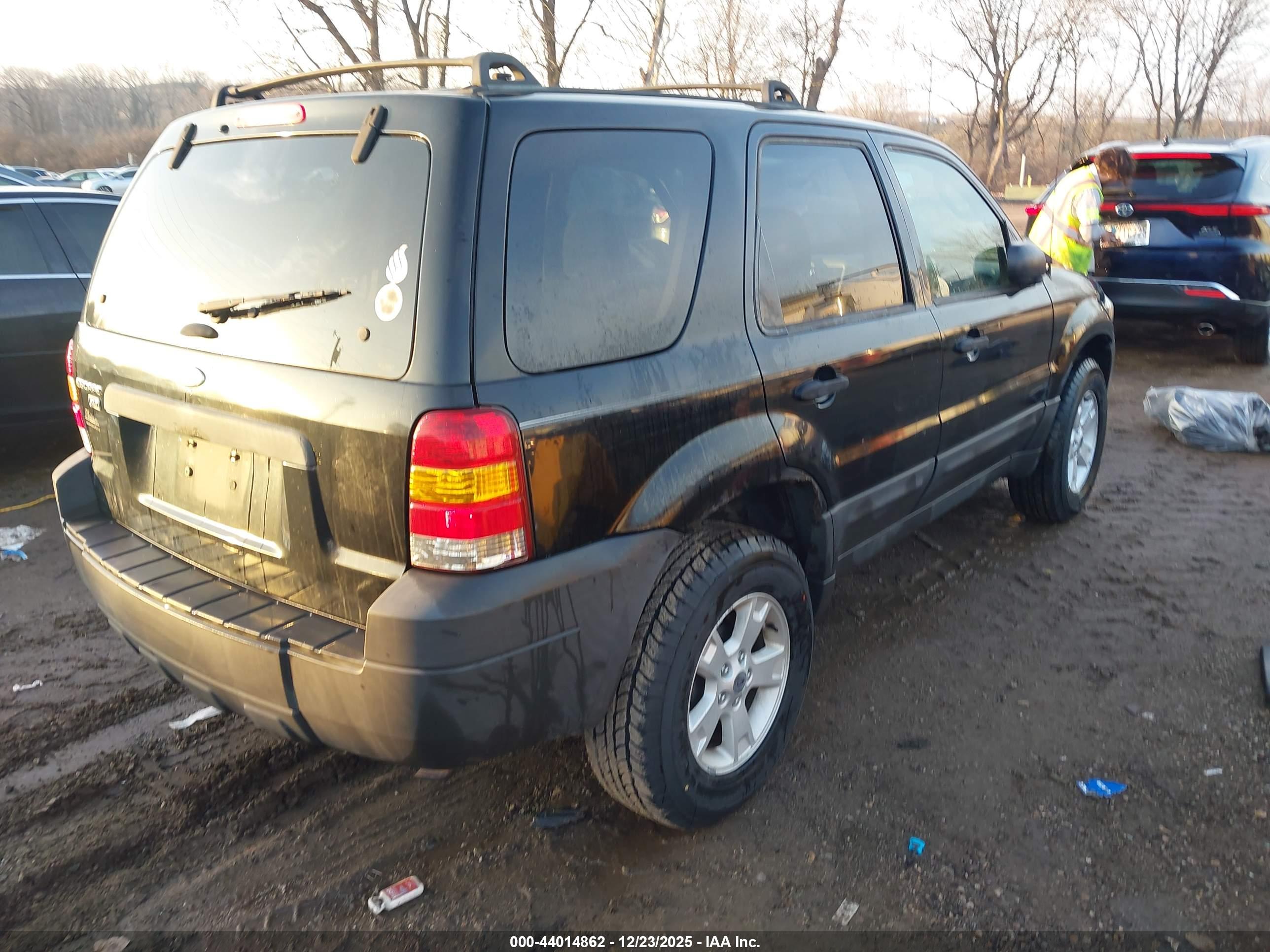 FORD ESCAPE image 4