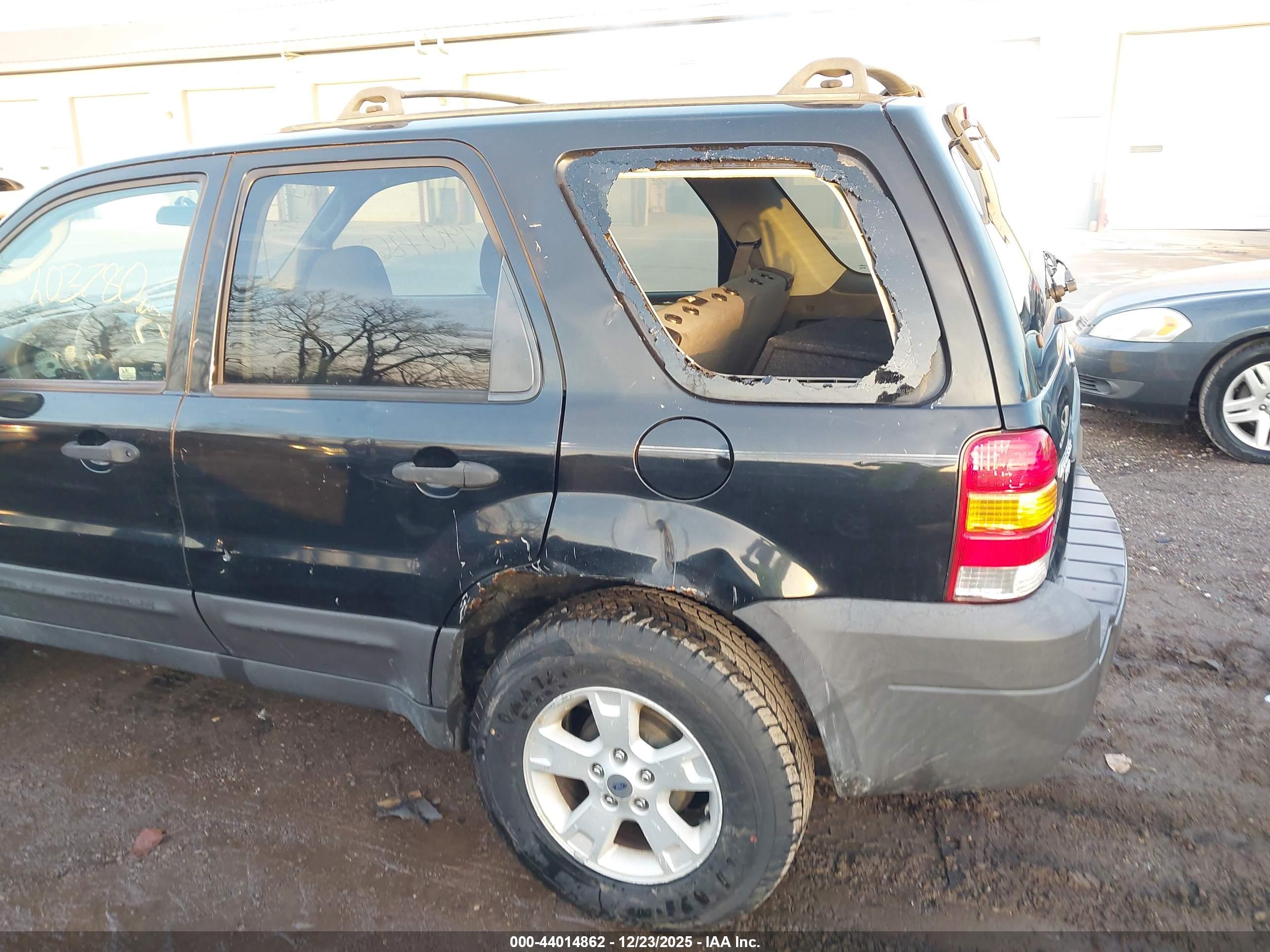 FORD ESCAPE image 6