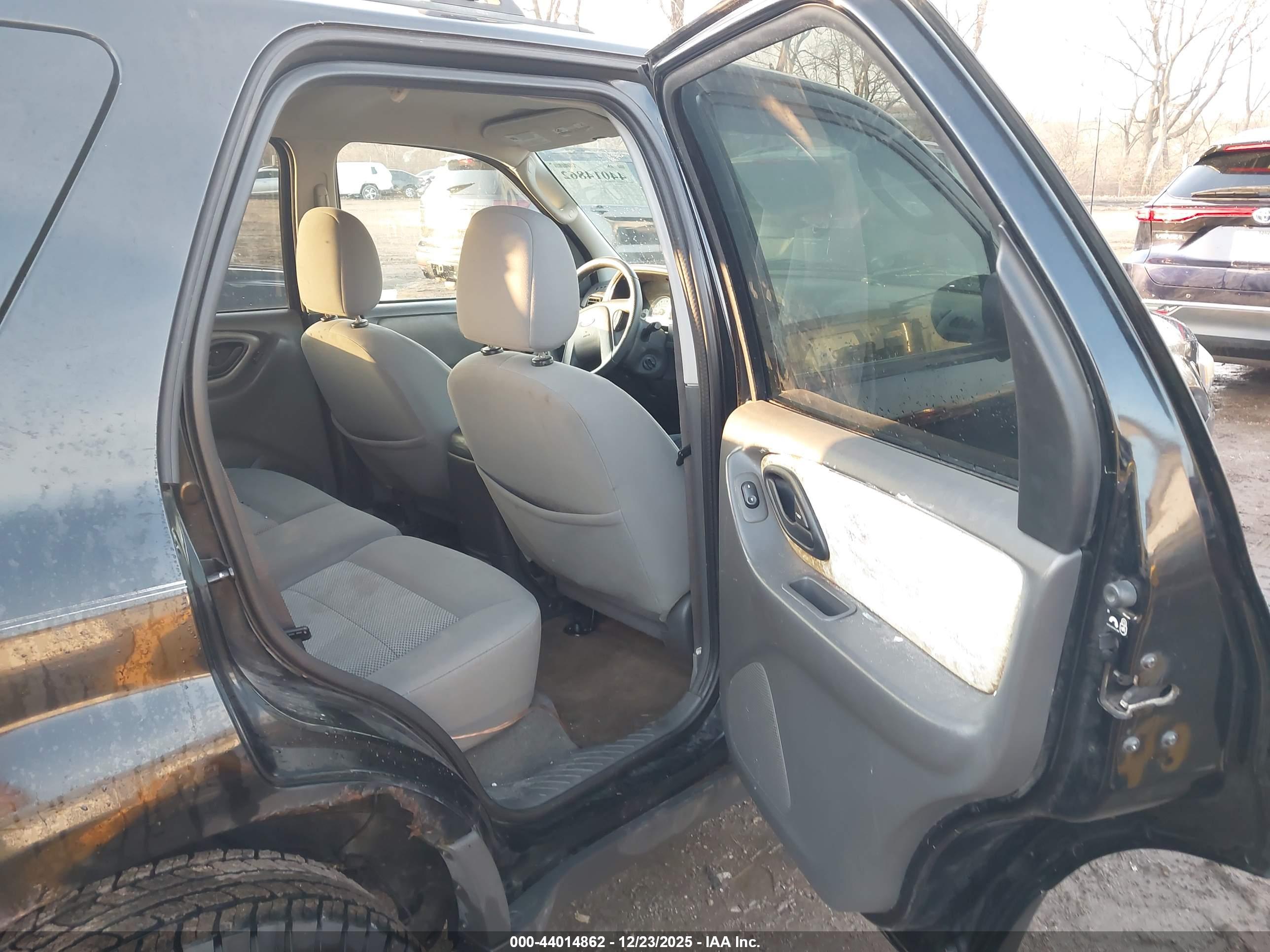 FORD ESCAPE image 8