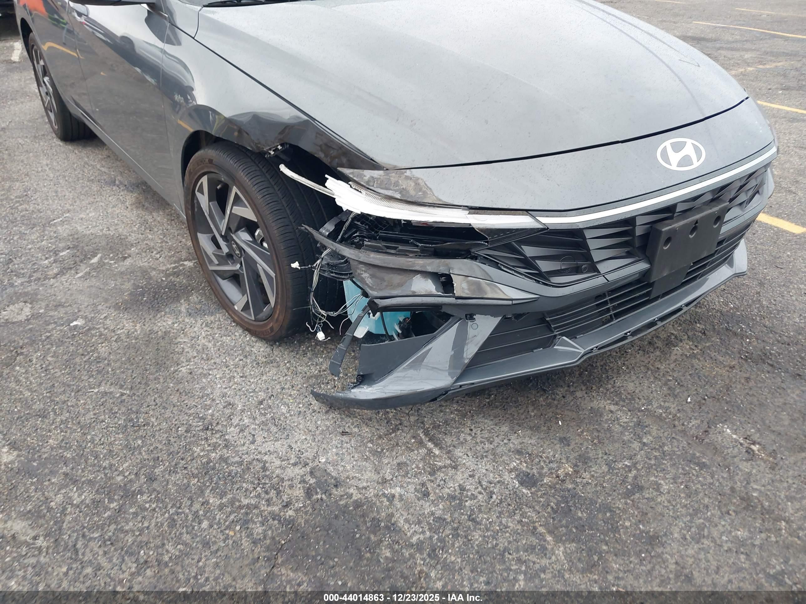 HYUNDAI ELANTRA image 6