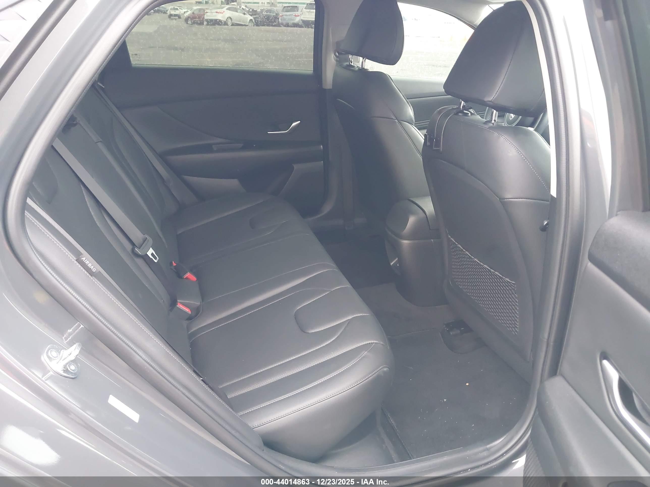 HYUNDAI ELANTRA image 8