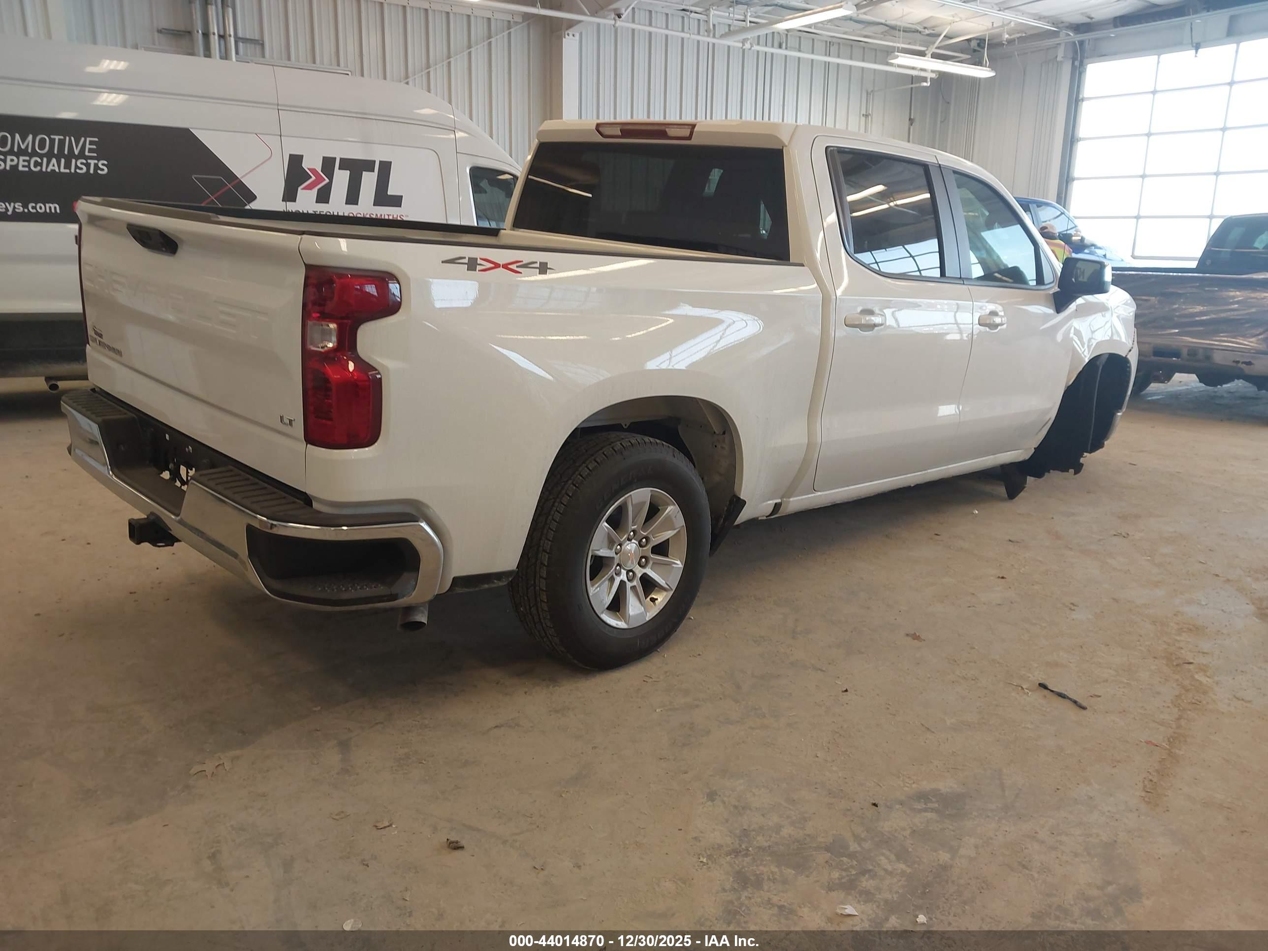 CHEVROLET SILVERADO image 4