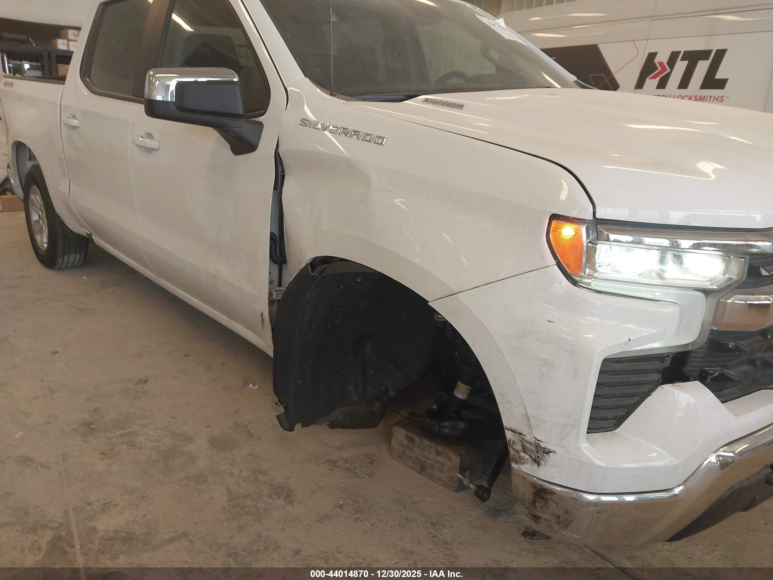 CHEVROLET SILVERADO image 6