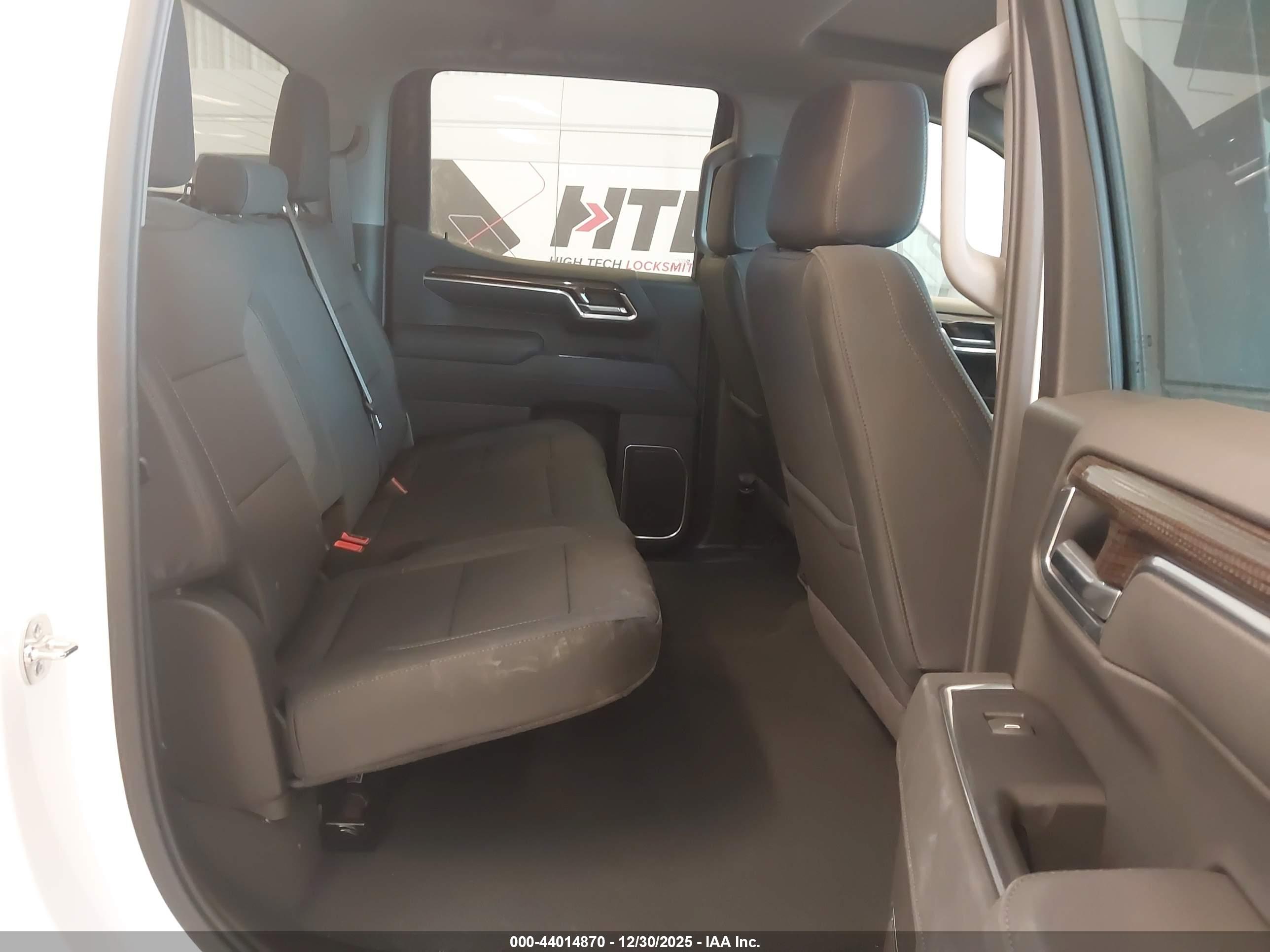 CHEVROLET SILVERADO image 8