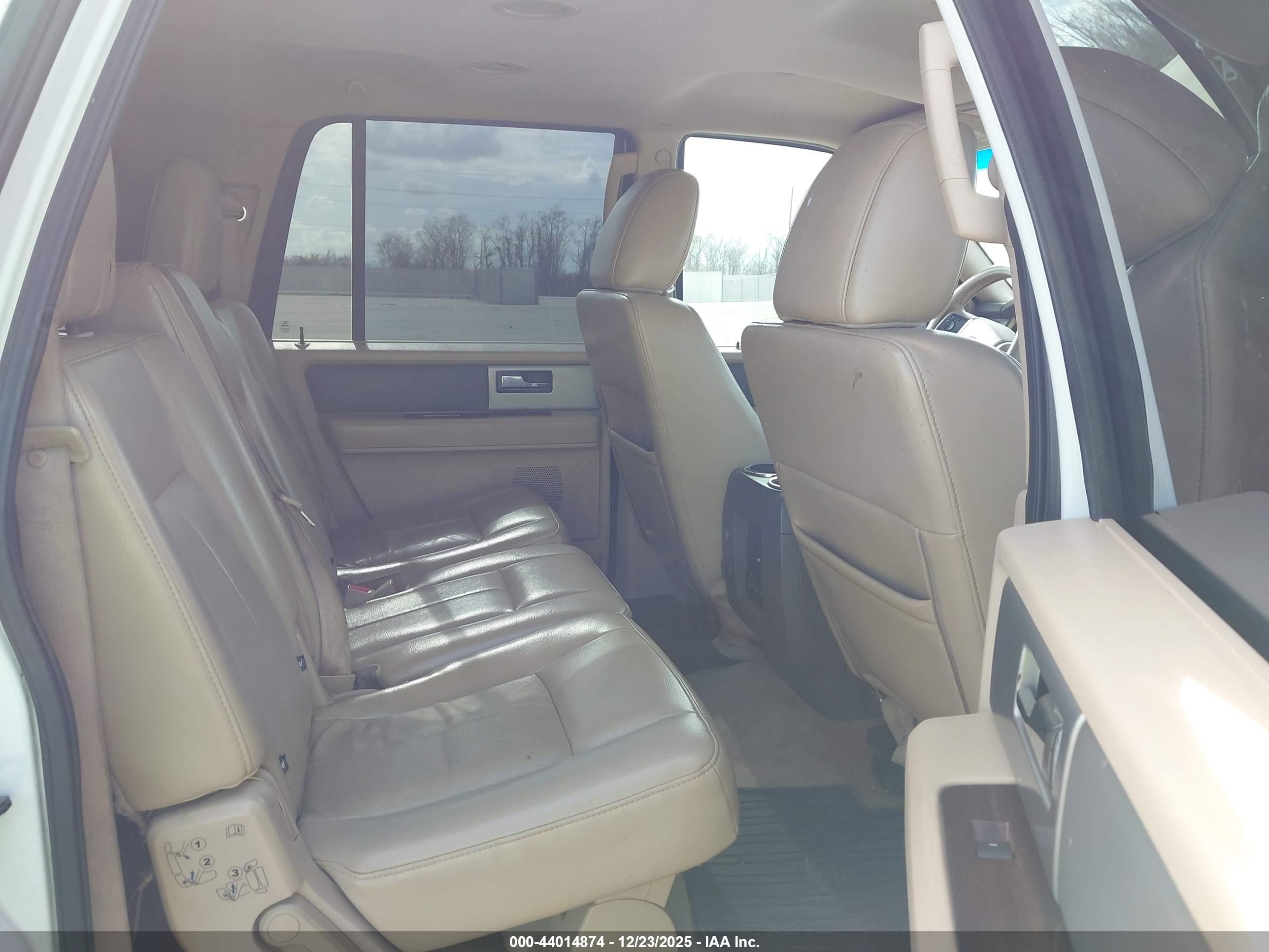 FORD EXPEDITION image 8