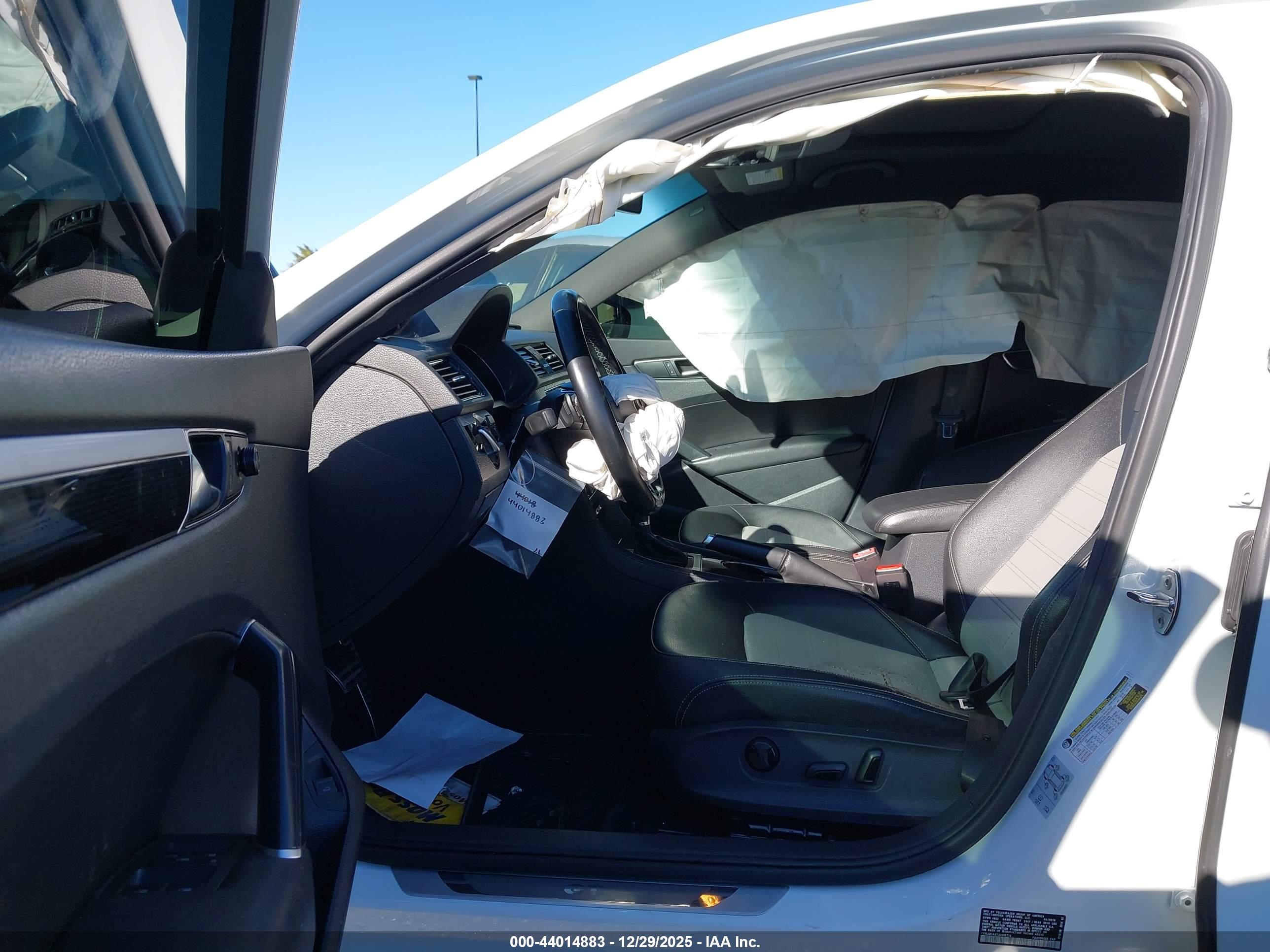 VOLKSWAGEN PASSAT image 5