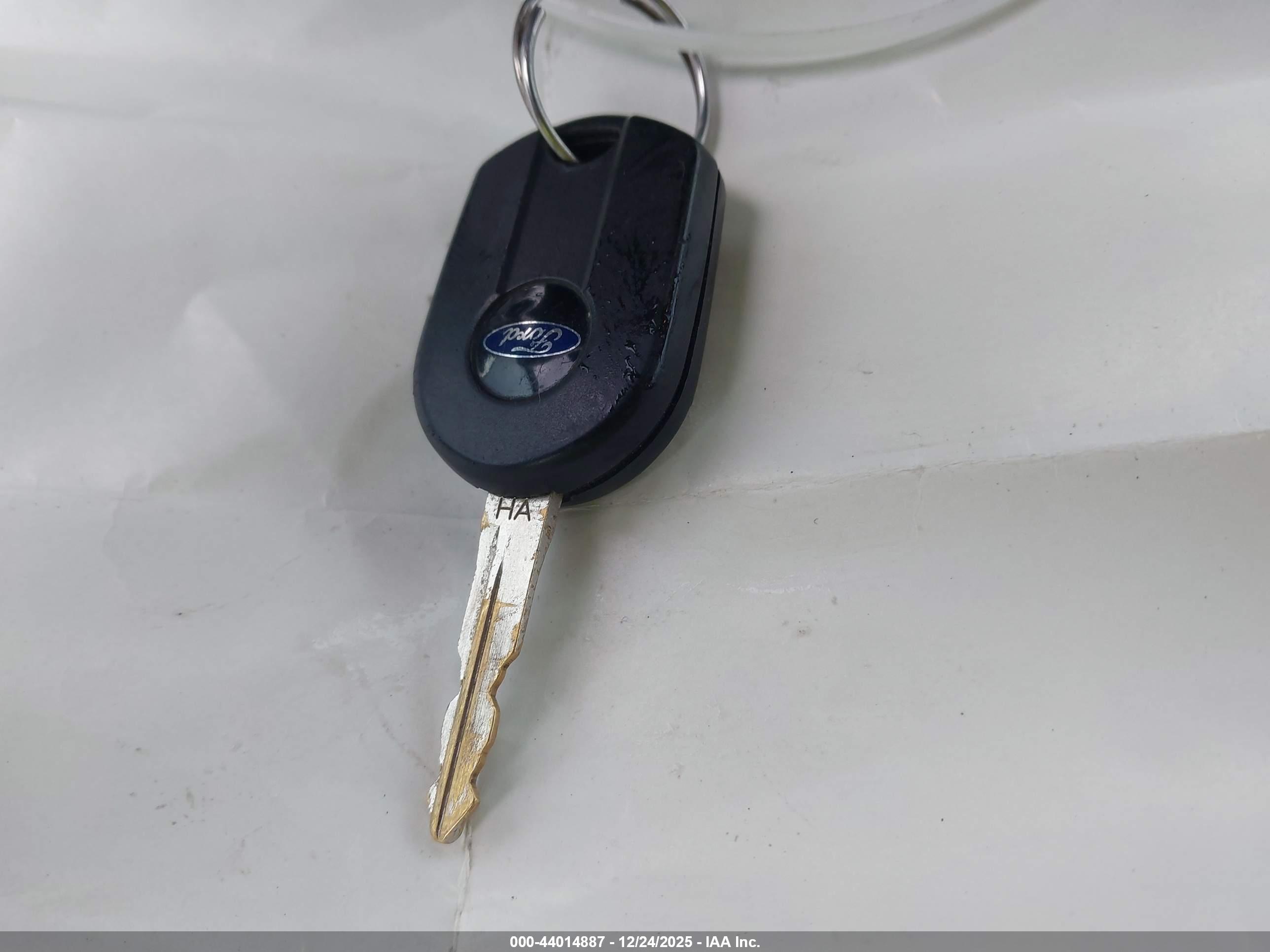 FORD TAURUS image 11