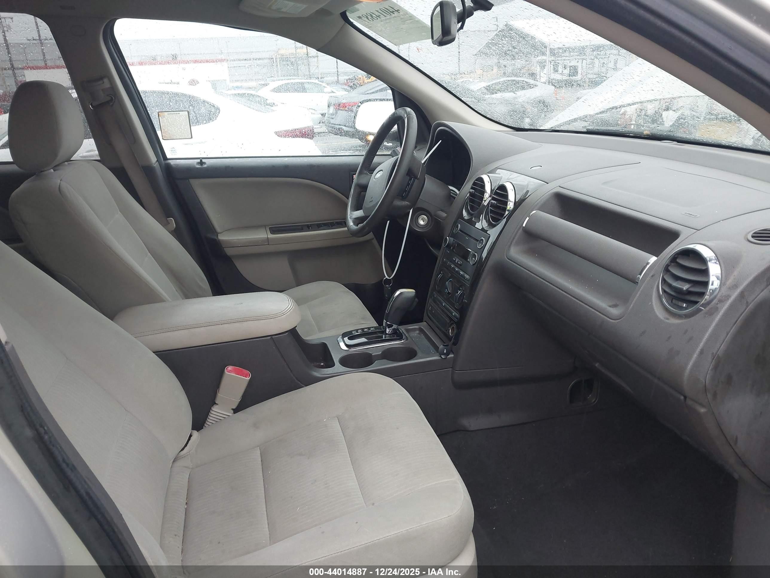 FORD TAURUS image 5