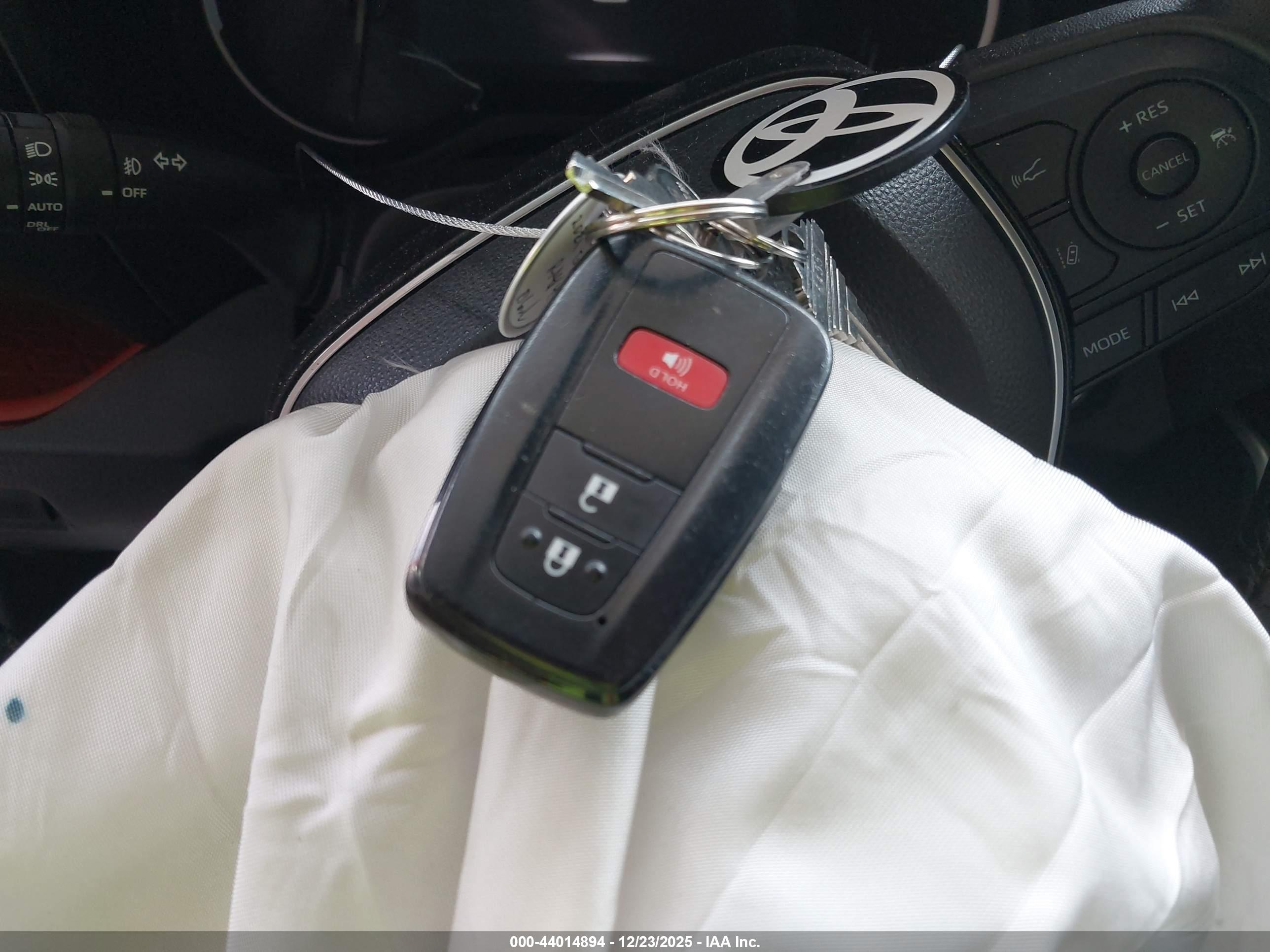 TOYOTA RAV4 image 11