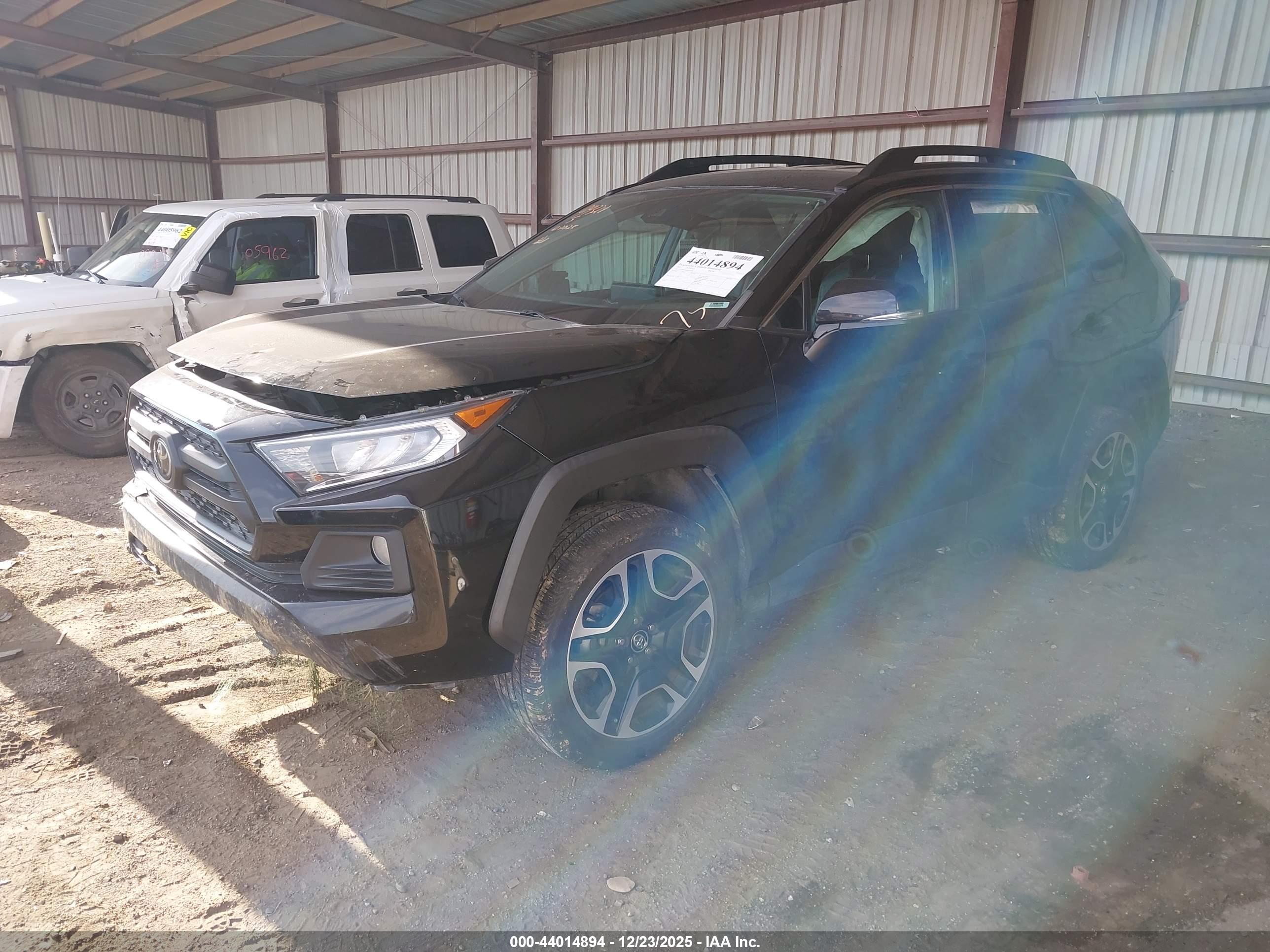 TOYOTA RAV4 image 2