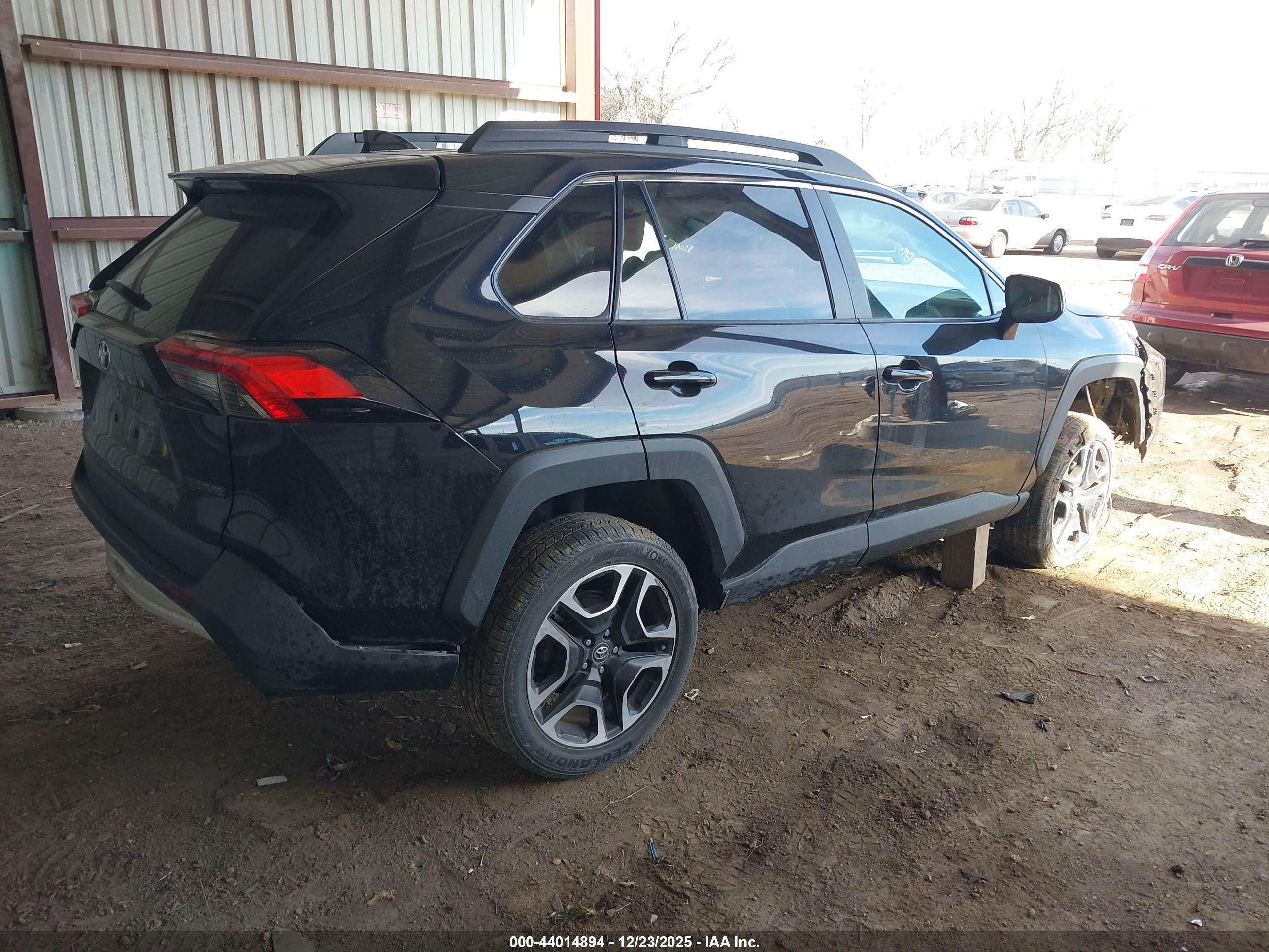 TOYOTA RAV4 image 4
