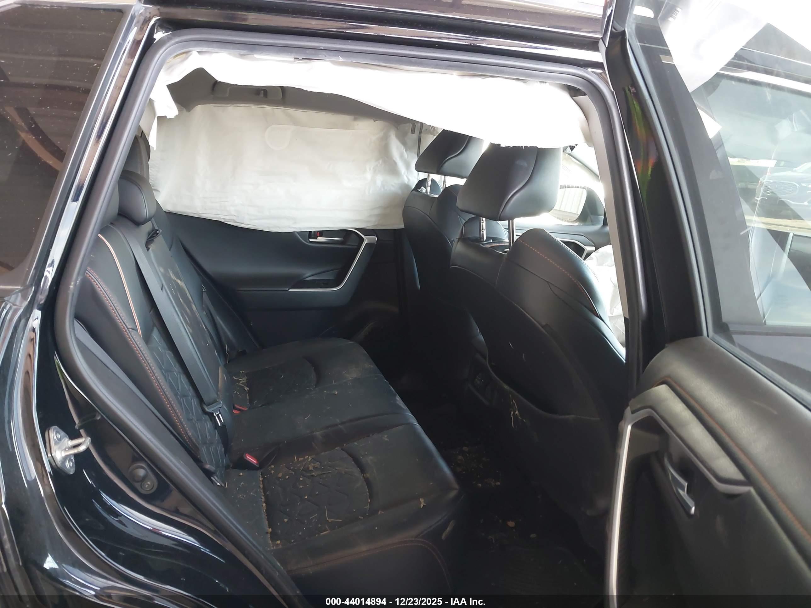 TOYOTA RAV4 image 8