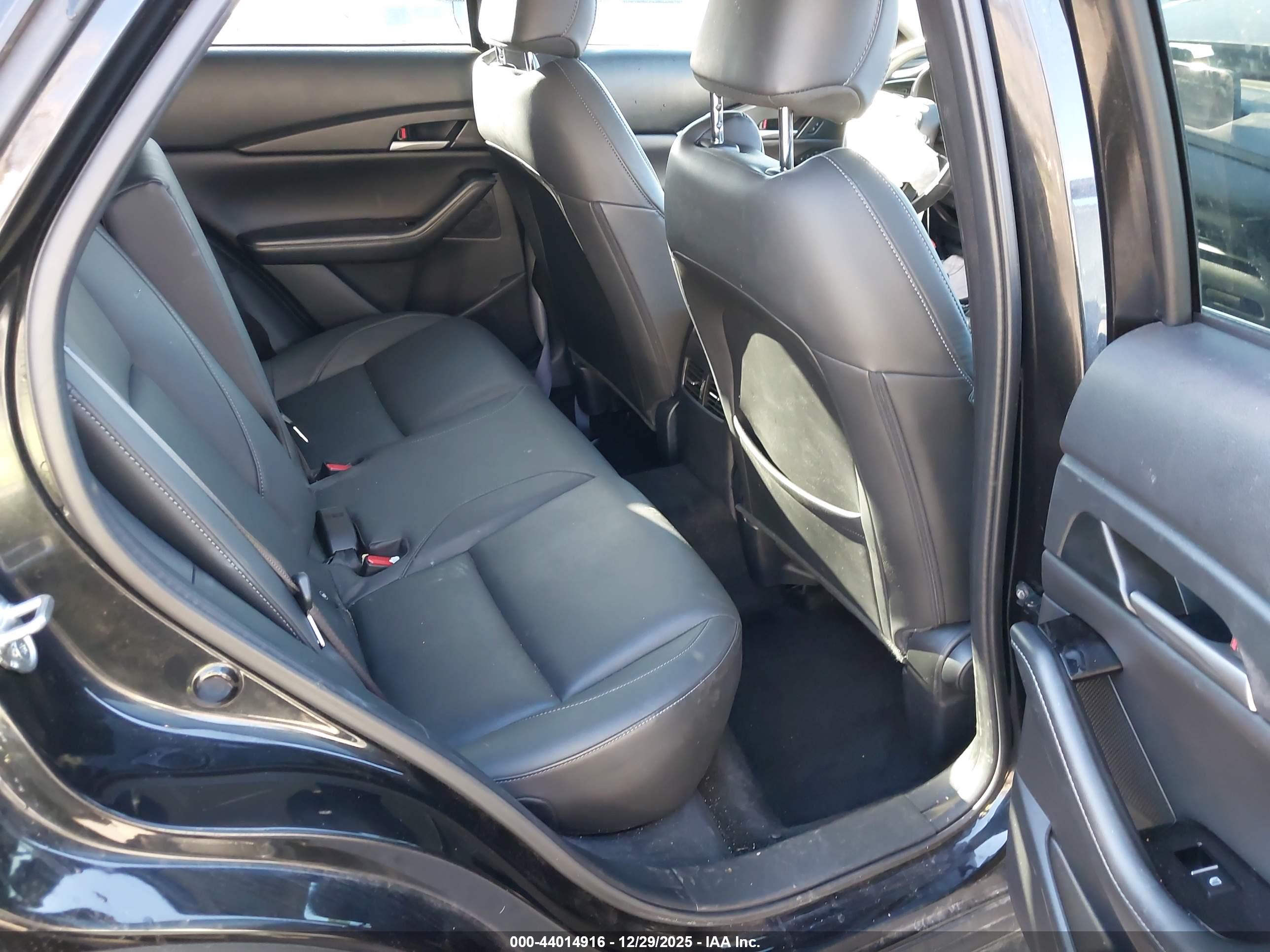 MAZDA CX-30 image 8