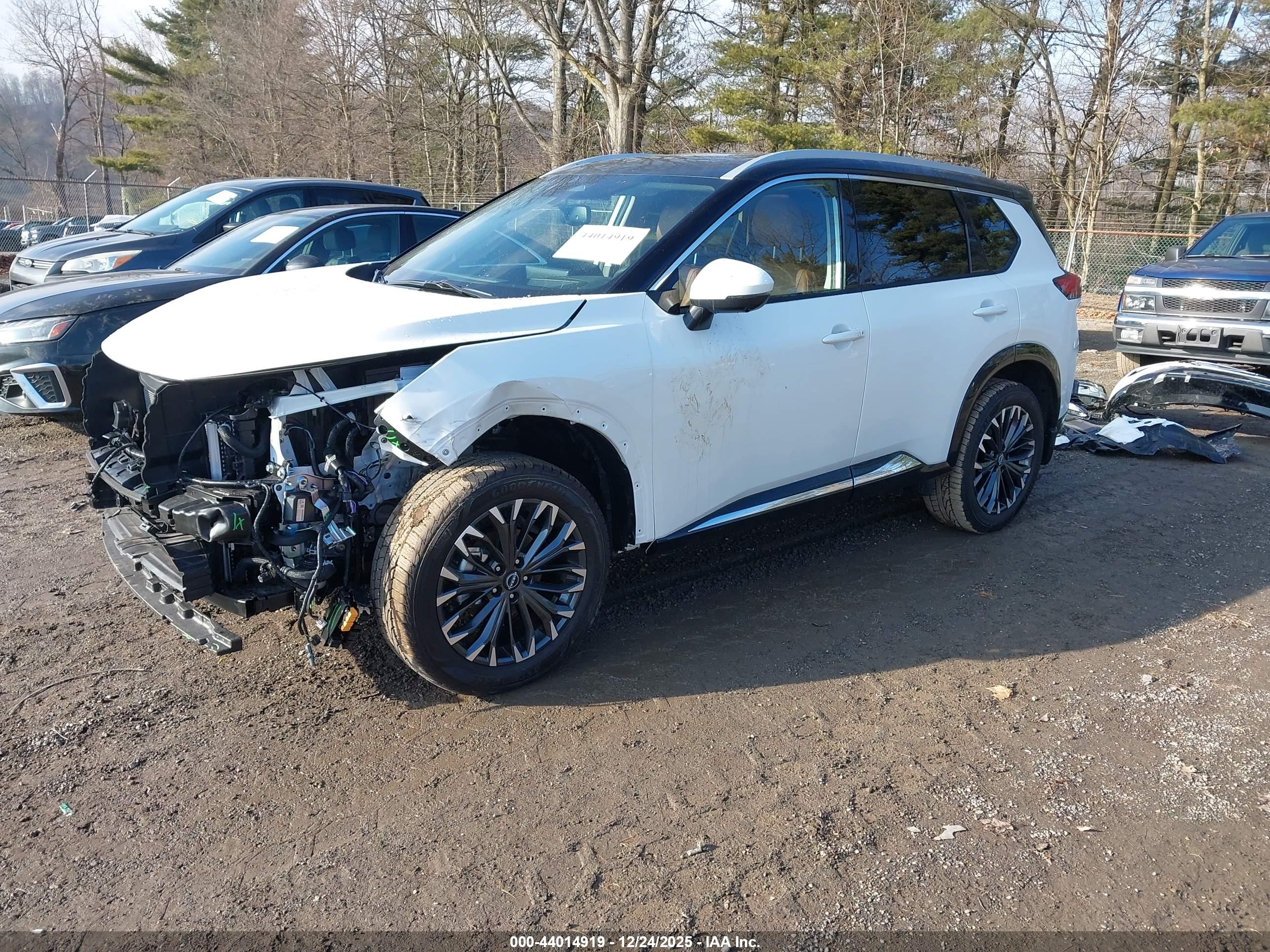 NISSAN ROGUE image 2