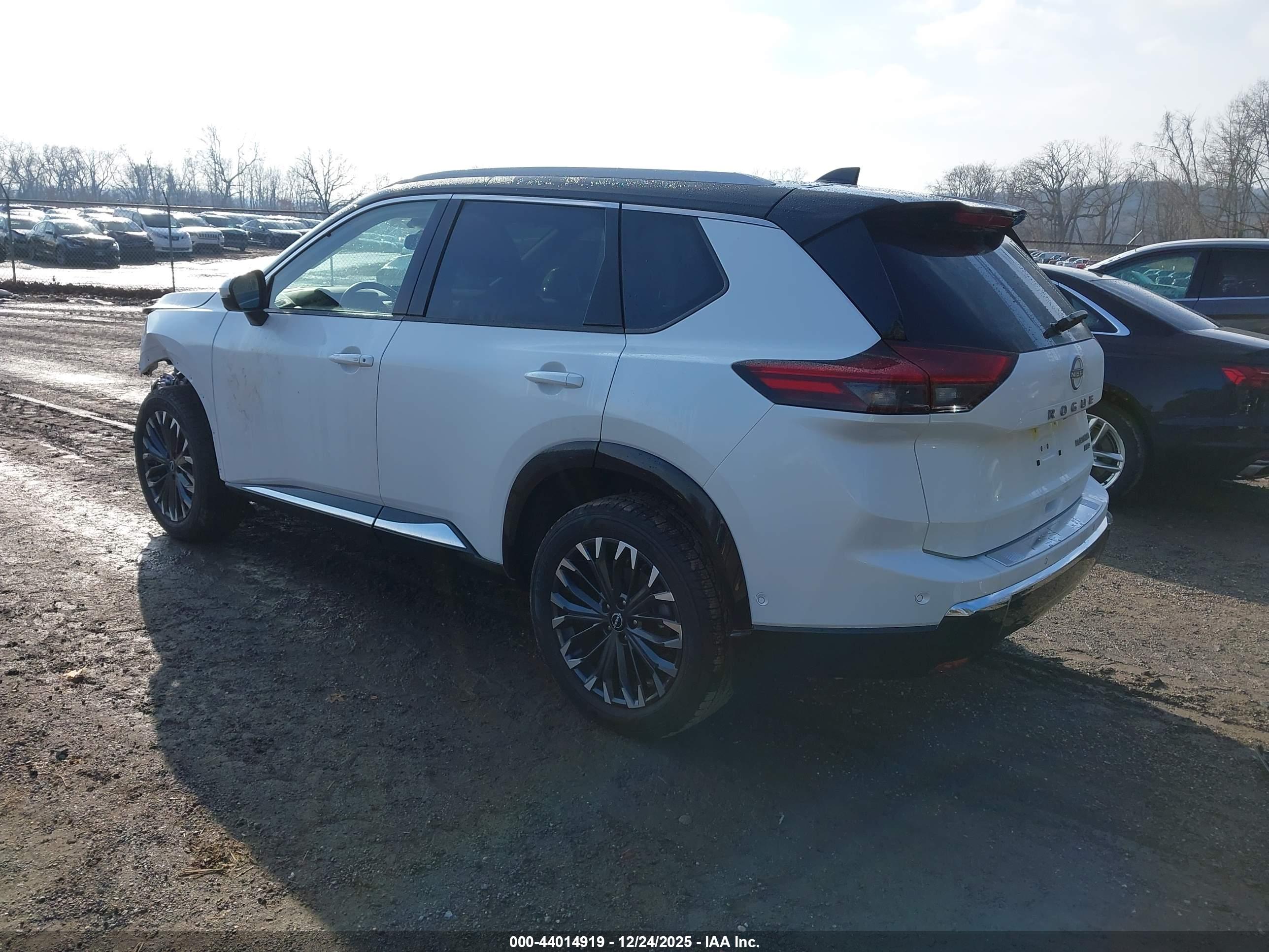 NISSAN ROGUE image 3