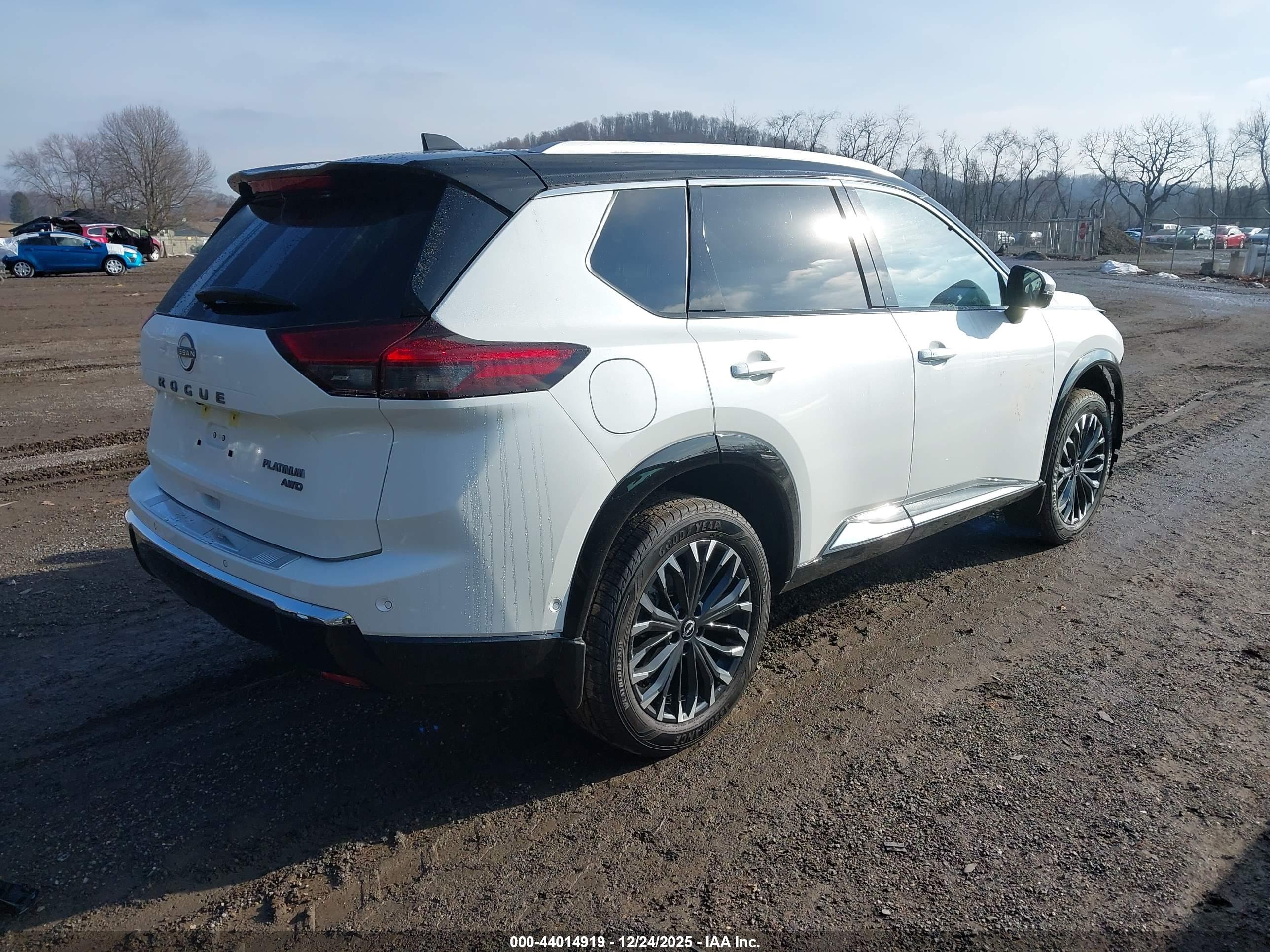 NISSAN ROGUE image 4