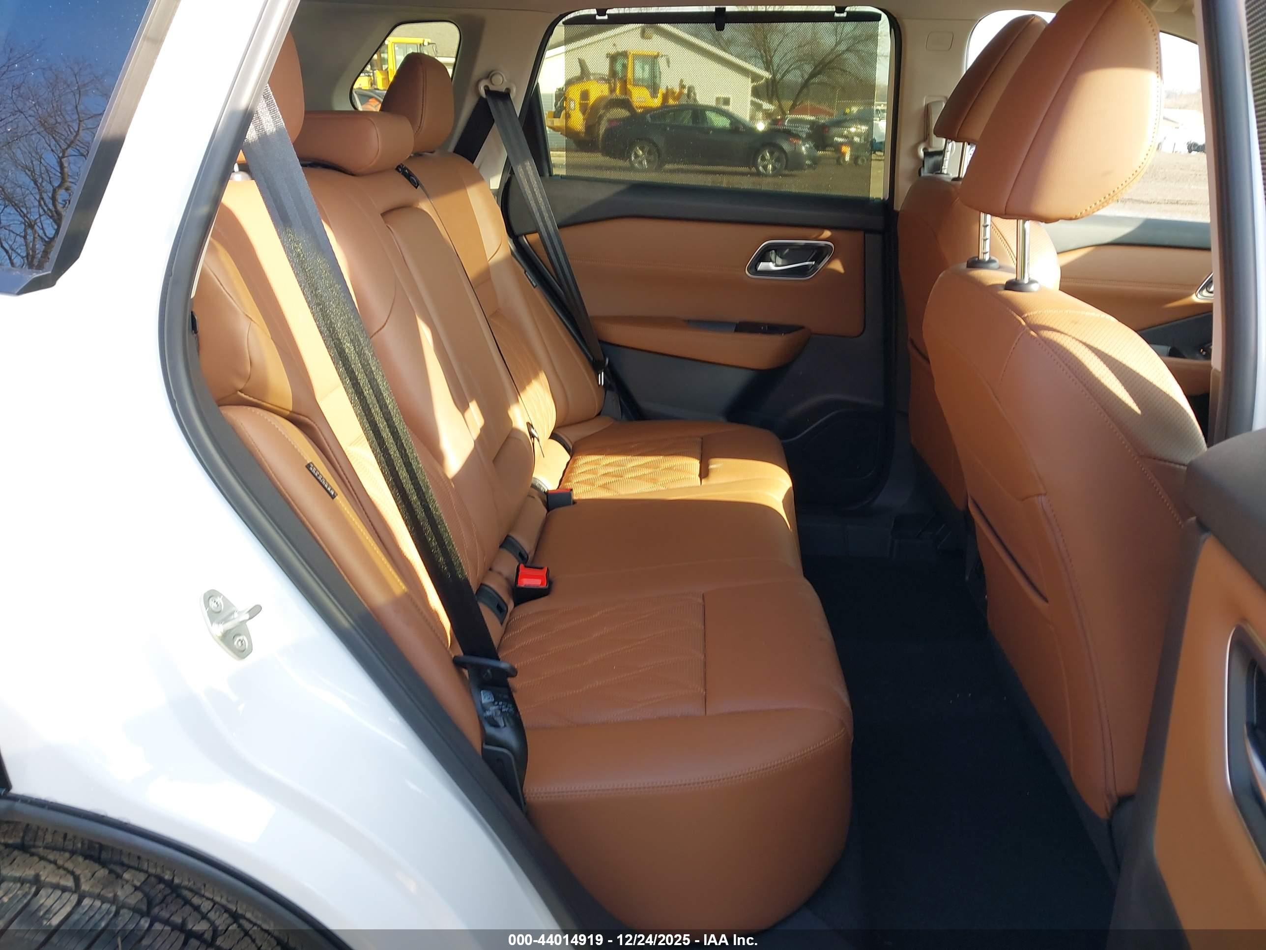 NISSAN ROGUE image 8