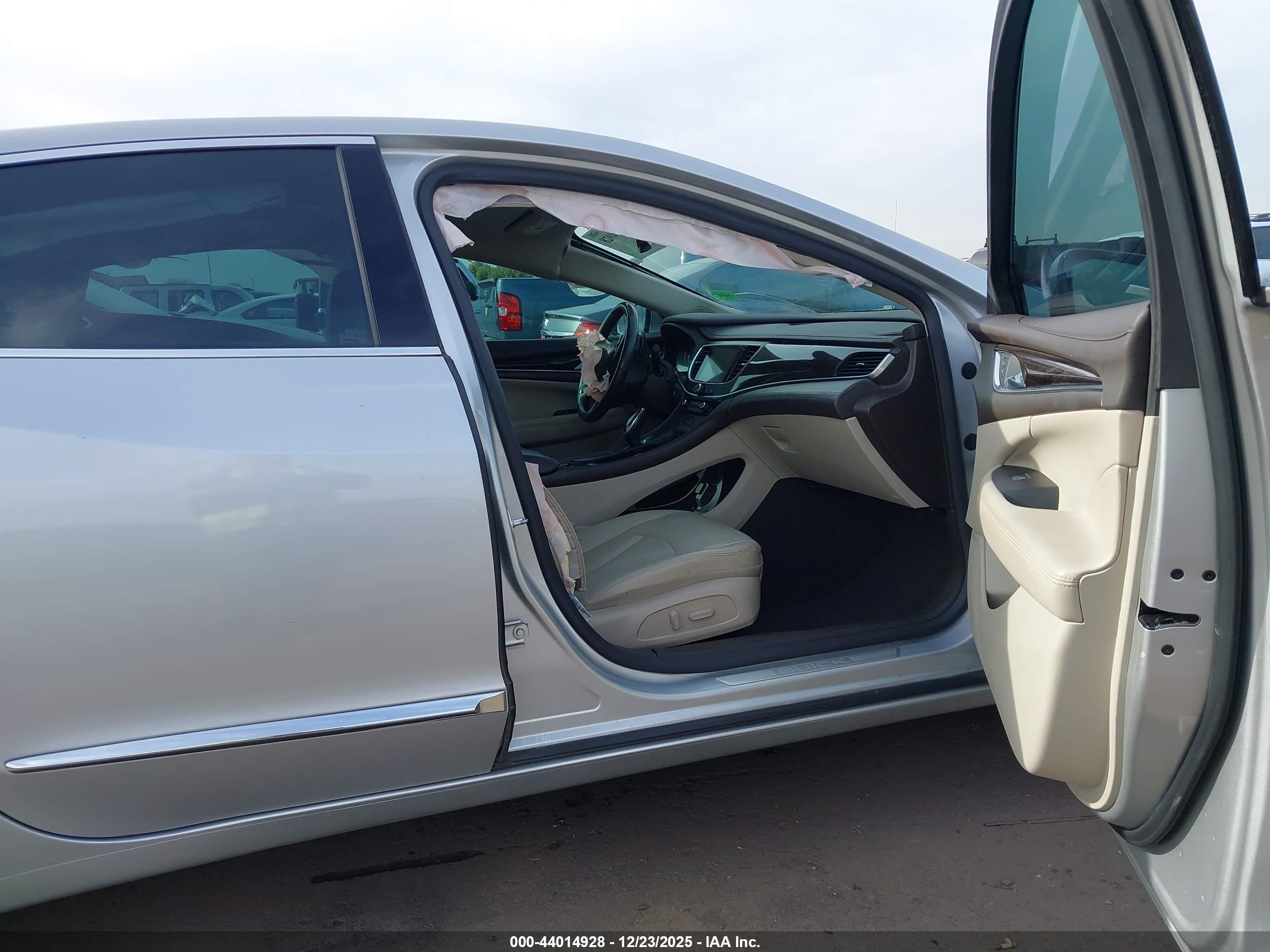 BUICK LACROSSE image 5