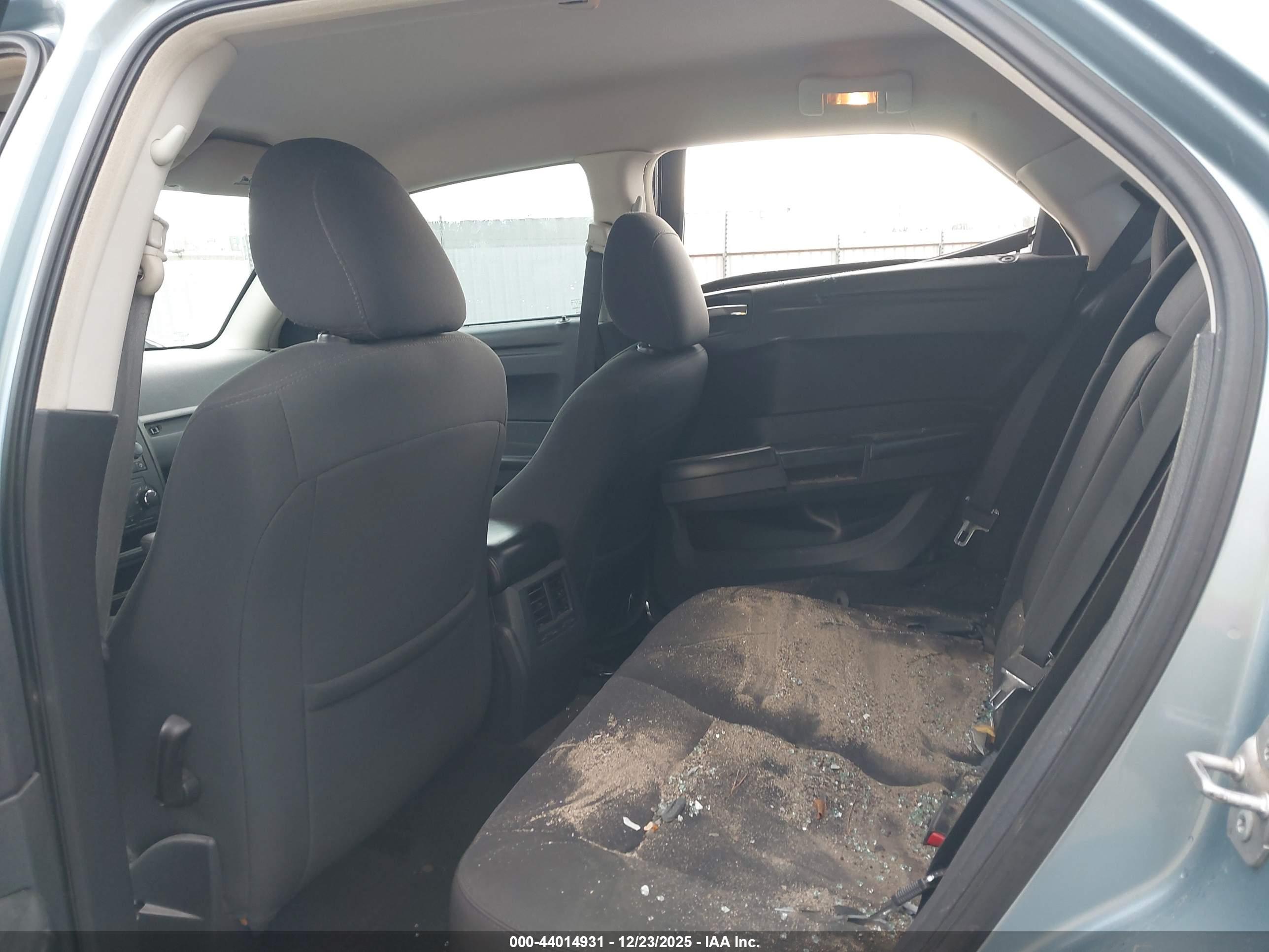 CHRYSLER 300 image 8