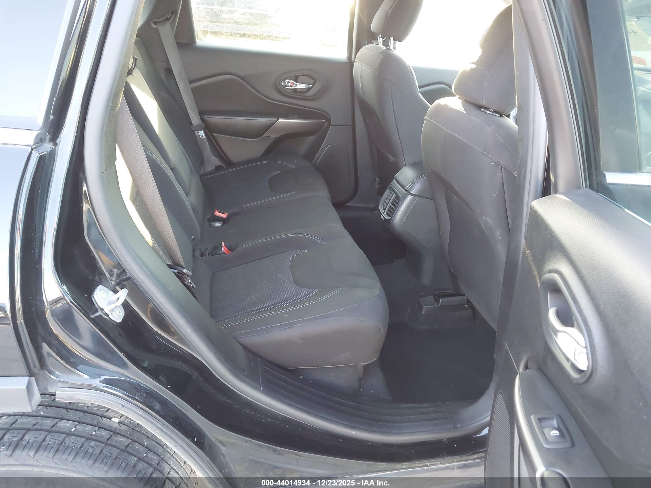 JEEP CHEROKEE image 8