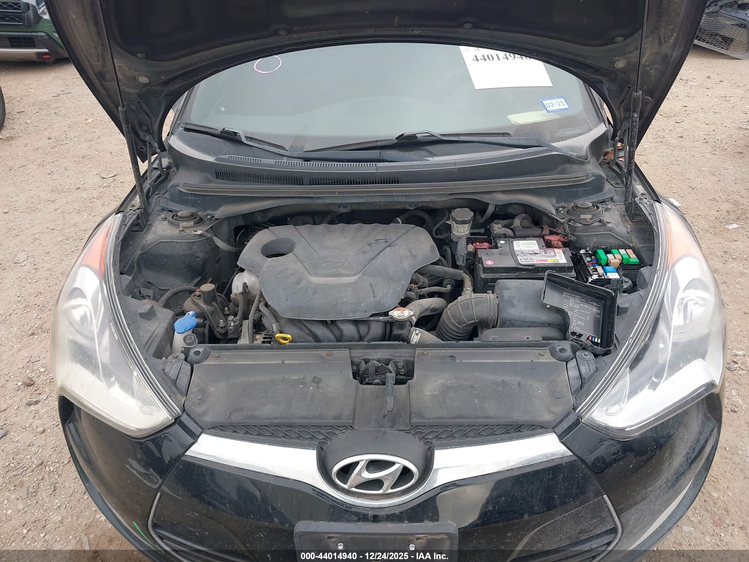 HYUNDAI VELOSTER image 10
