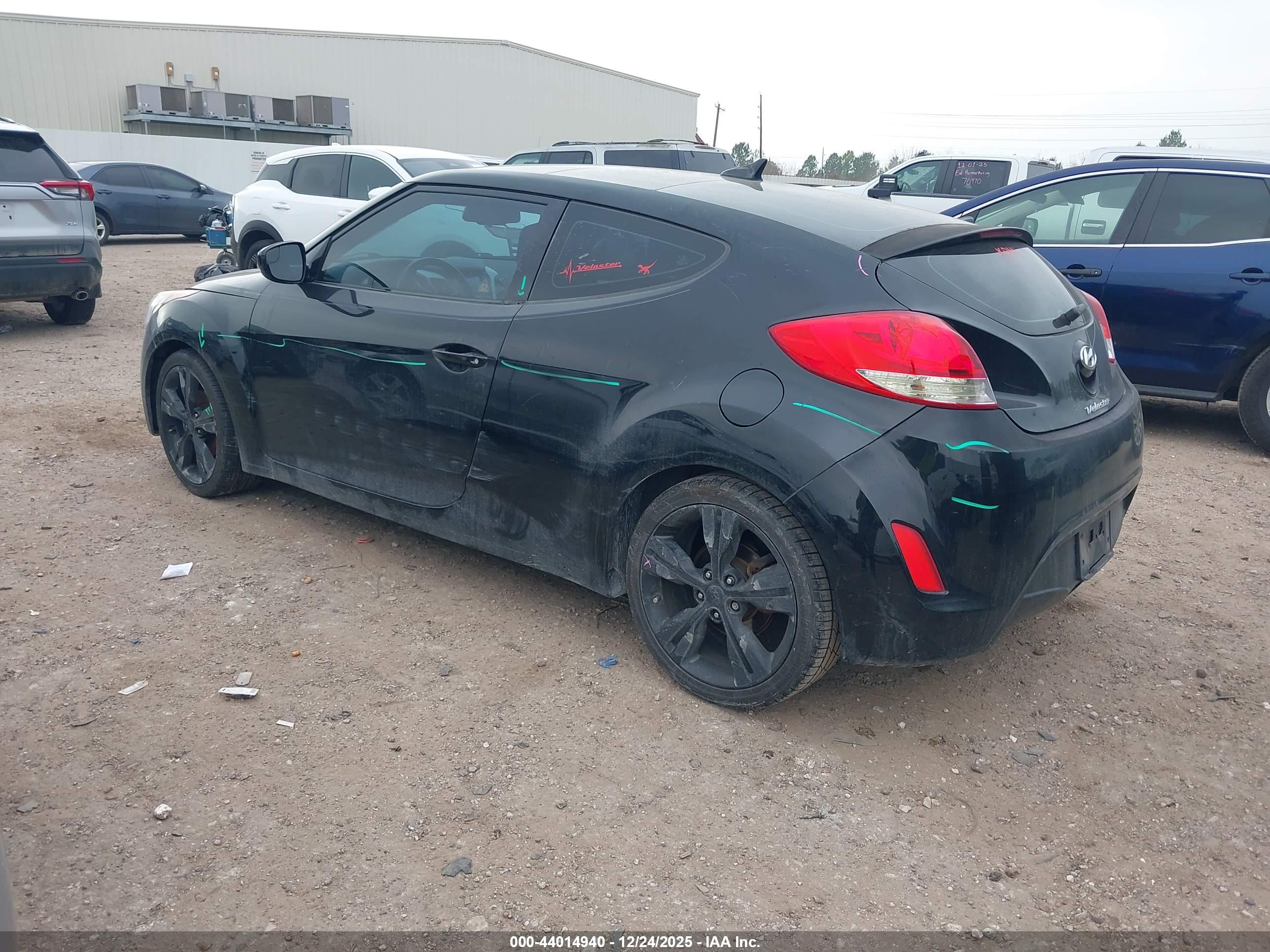 HYUNDAI VELOSTER image 3