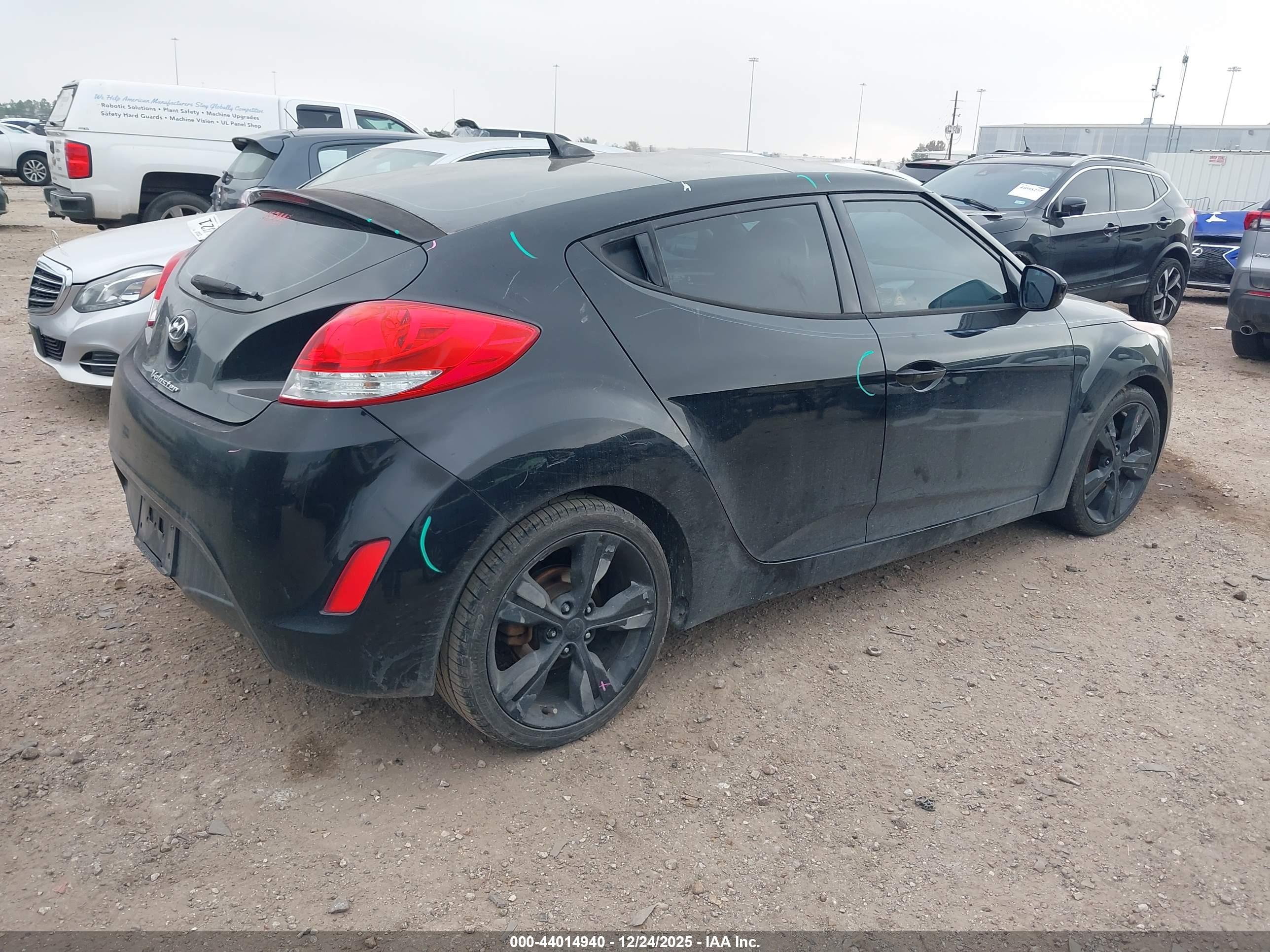 HYUNDAI VELOSTER image 4