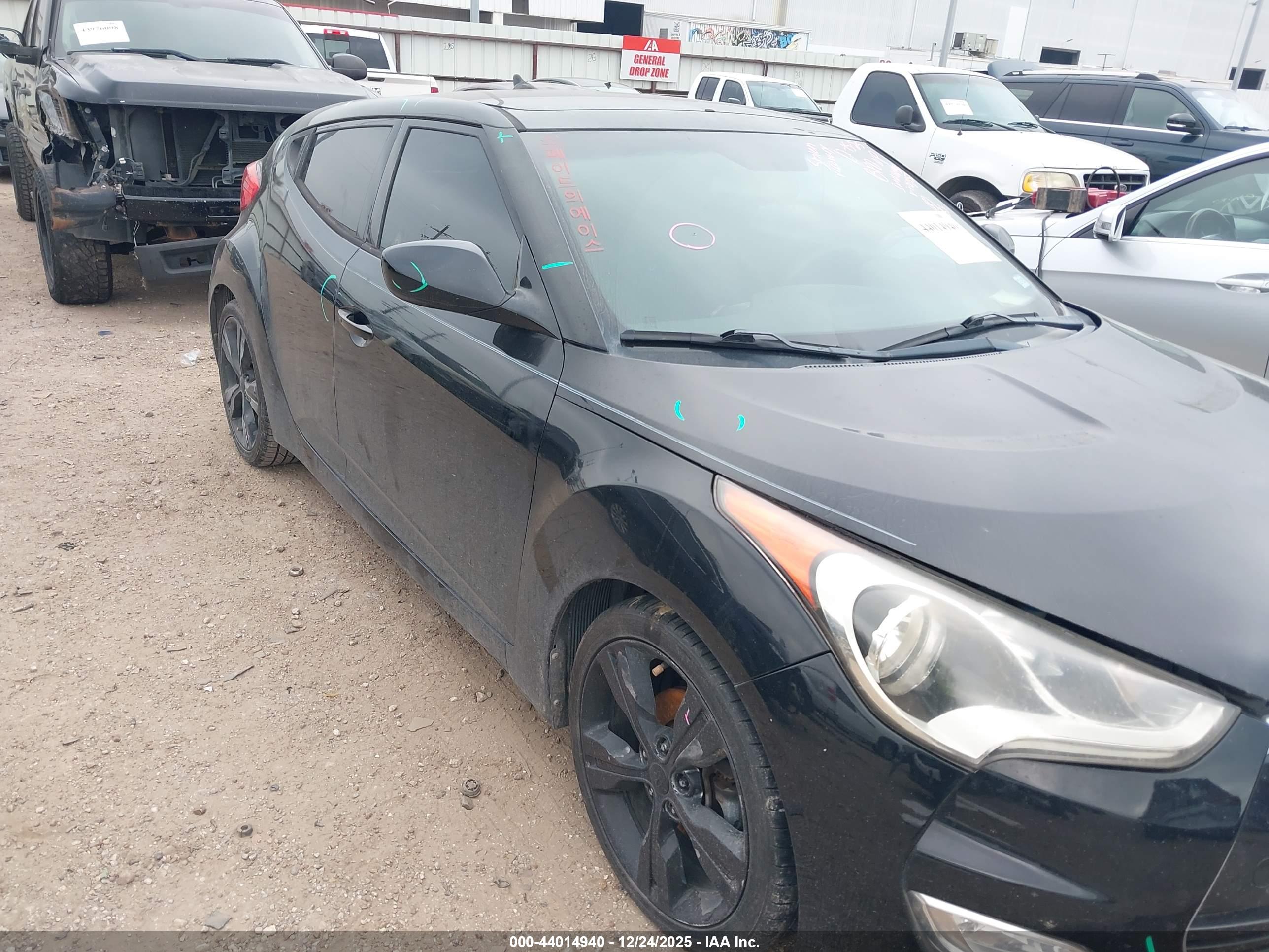 HYUNDAI VELOSTER image 6