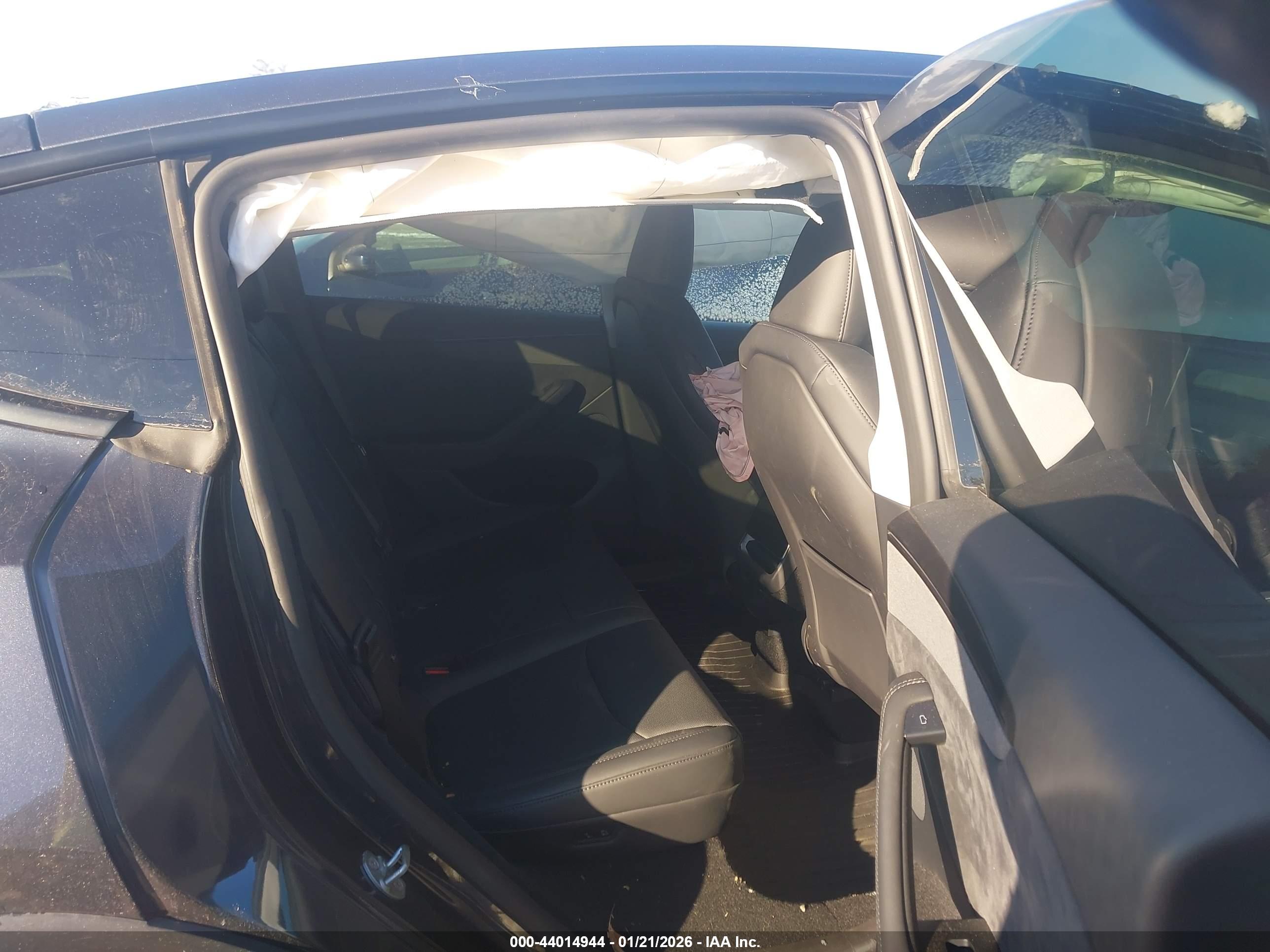 TESLA MODEL image 8