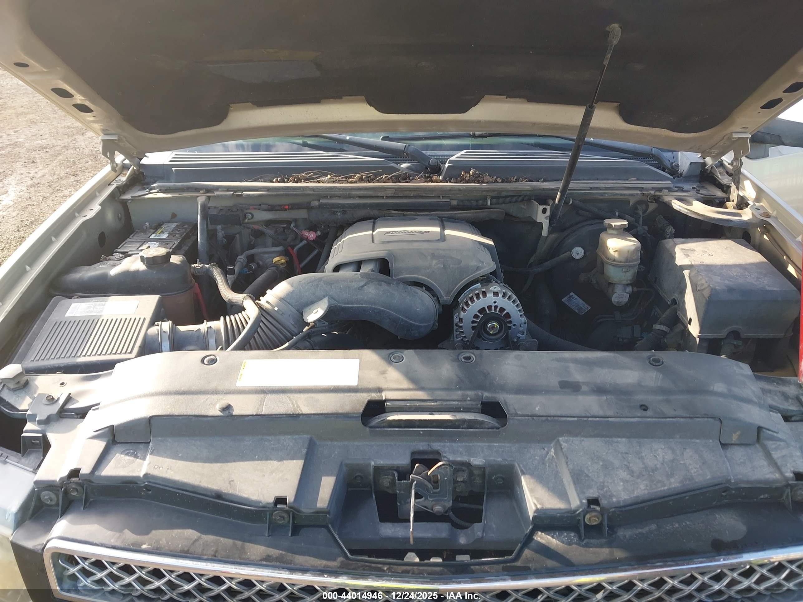 CHEVROLET TAHOE image 10