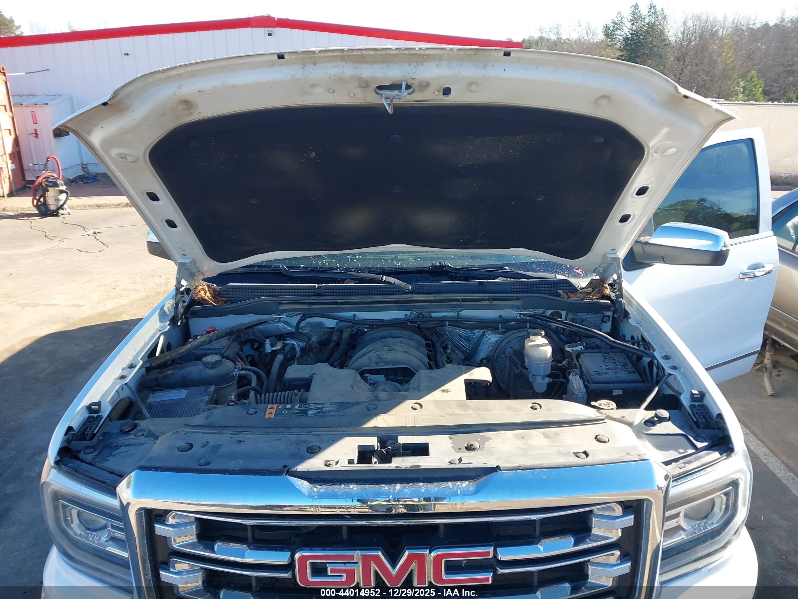 GMC SIERRA image 10