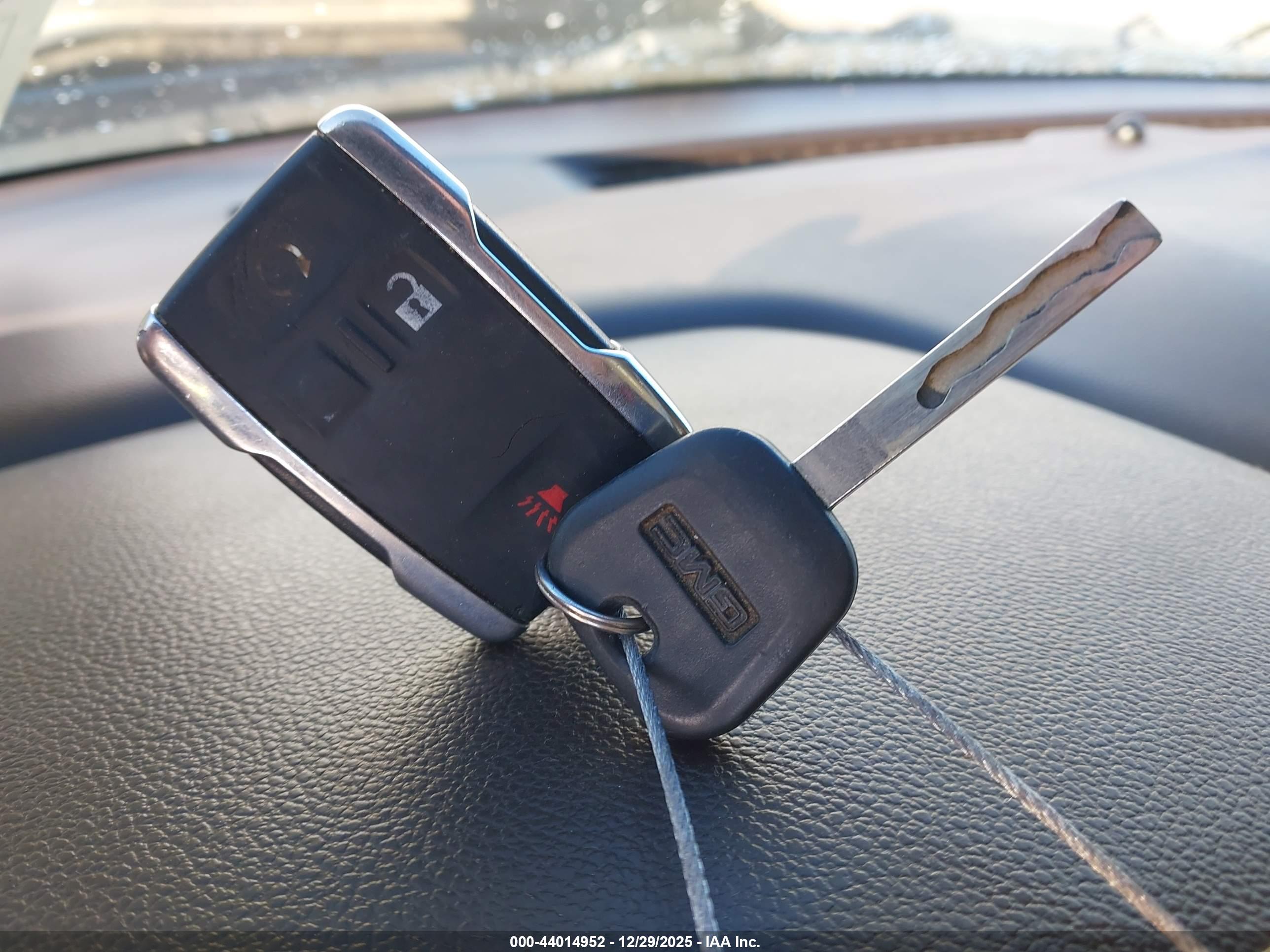 GMC SIERRA image 11