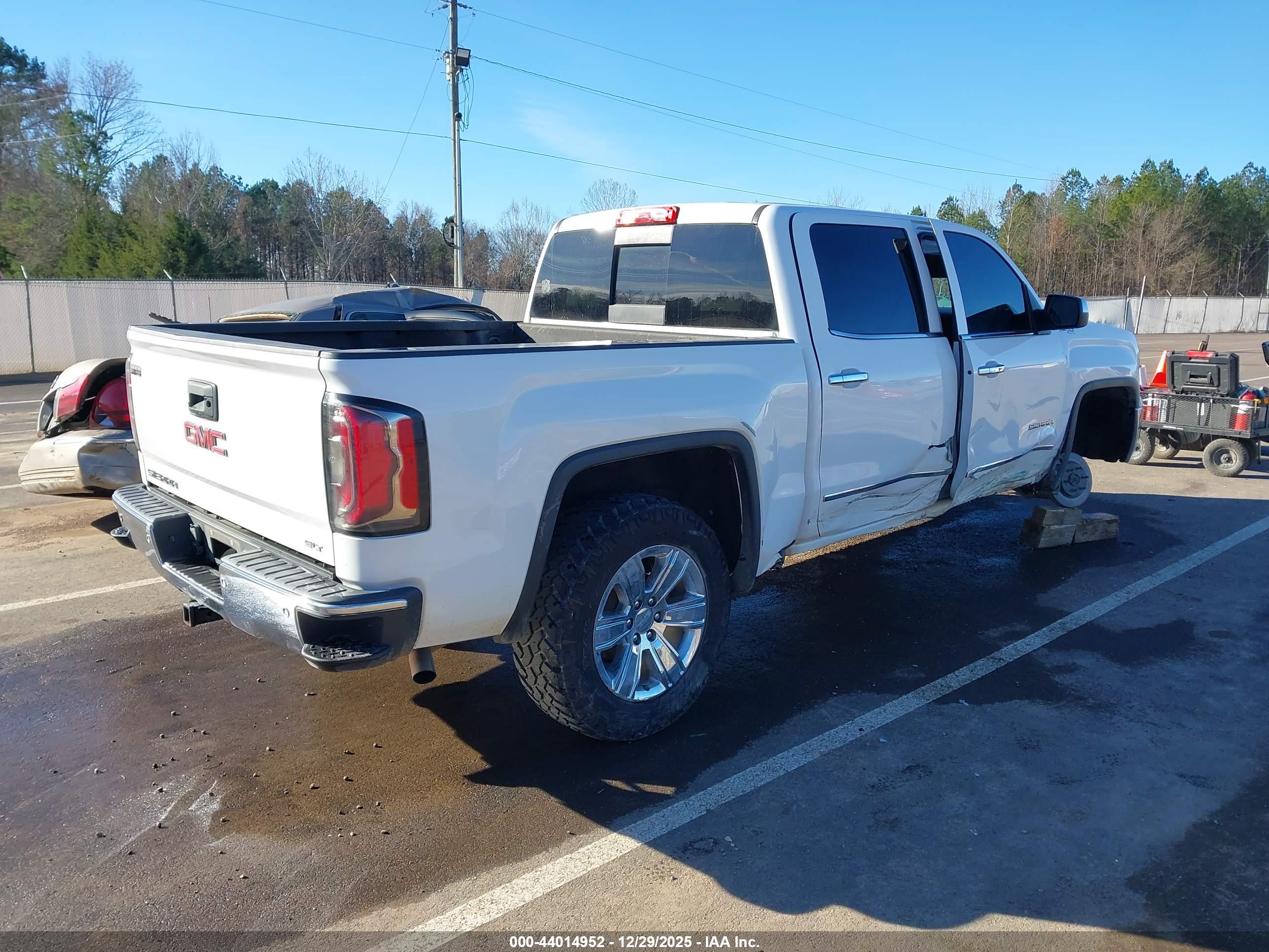 GMC SIERRA image 4