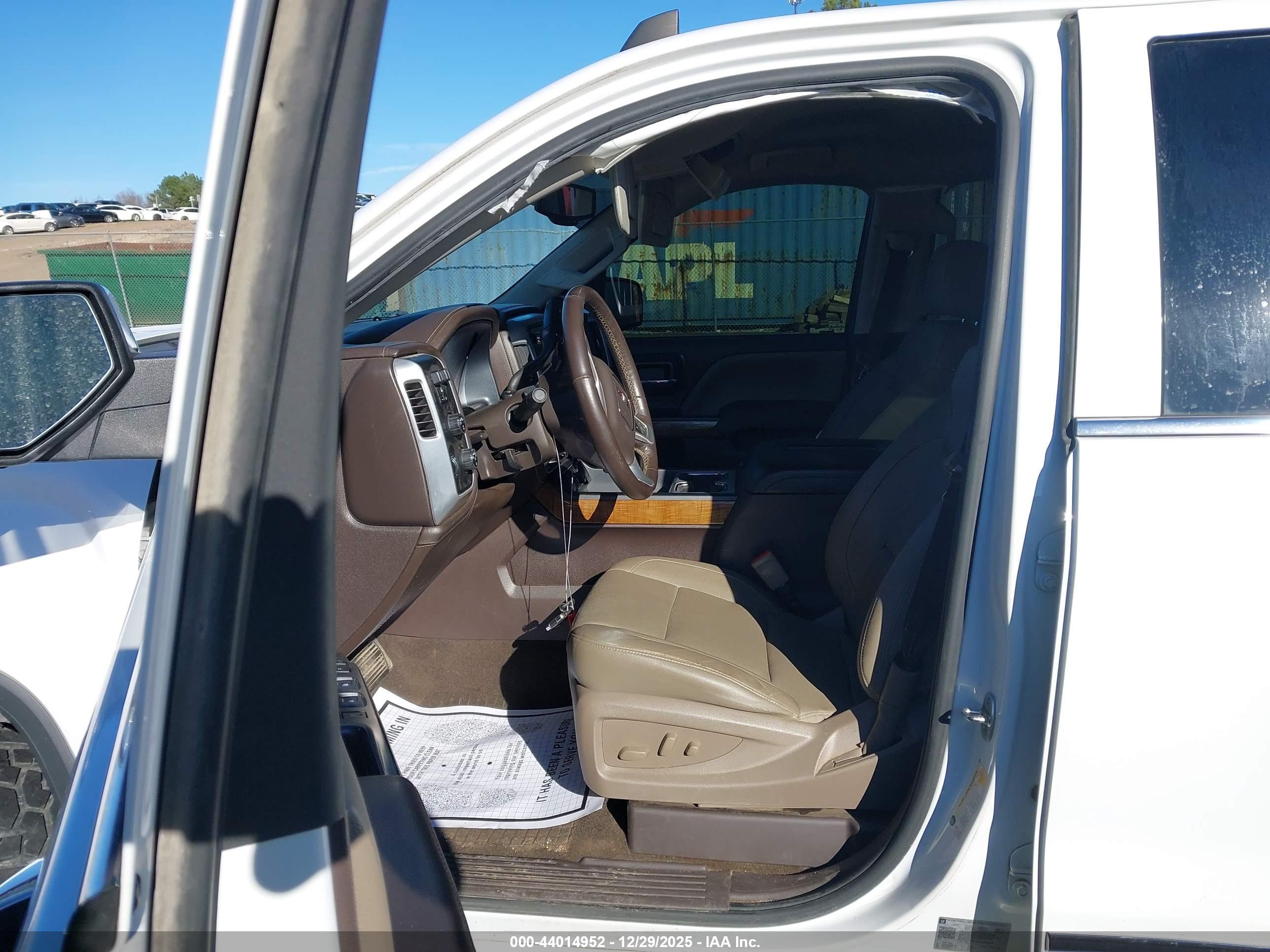 GMC SIERRA image 5